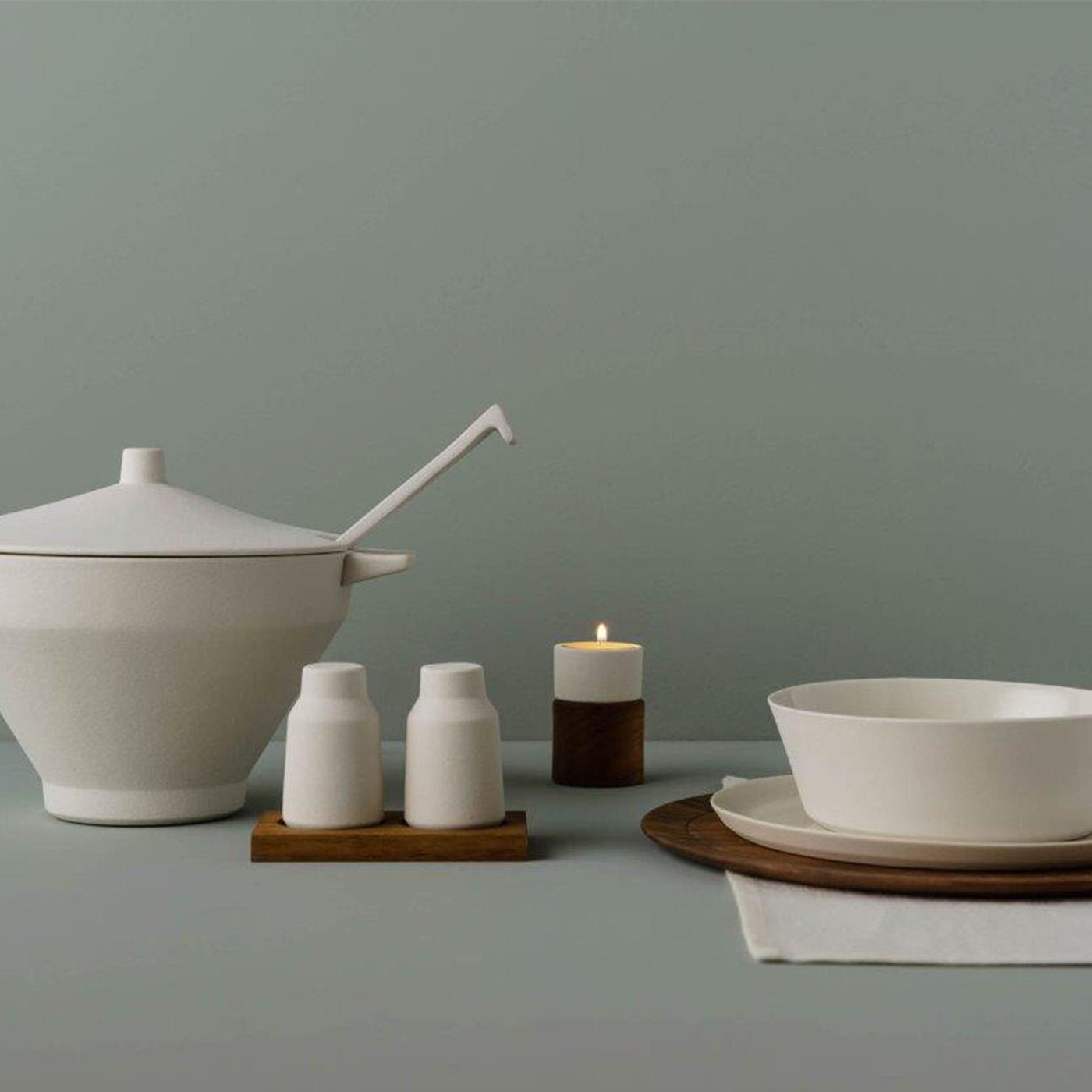 Matte White Ceramic Soup Bowl with Lid - Alternative view 1