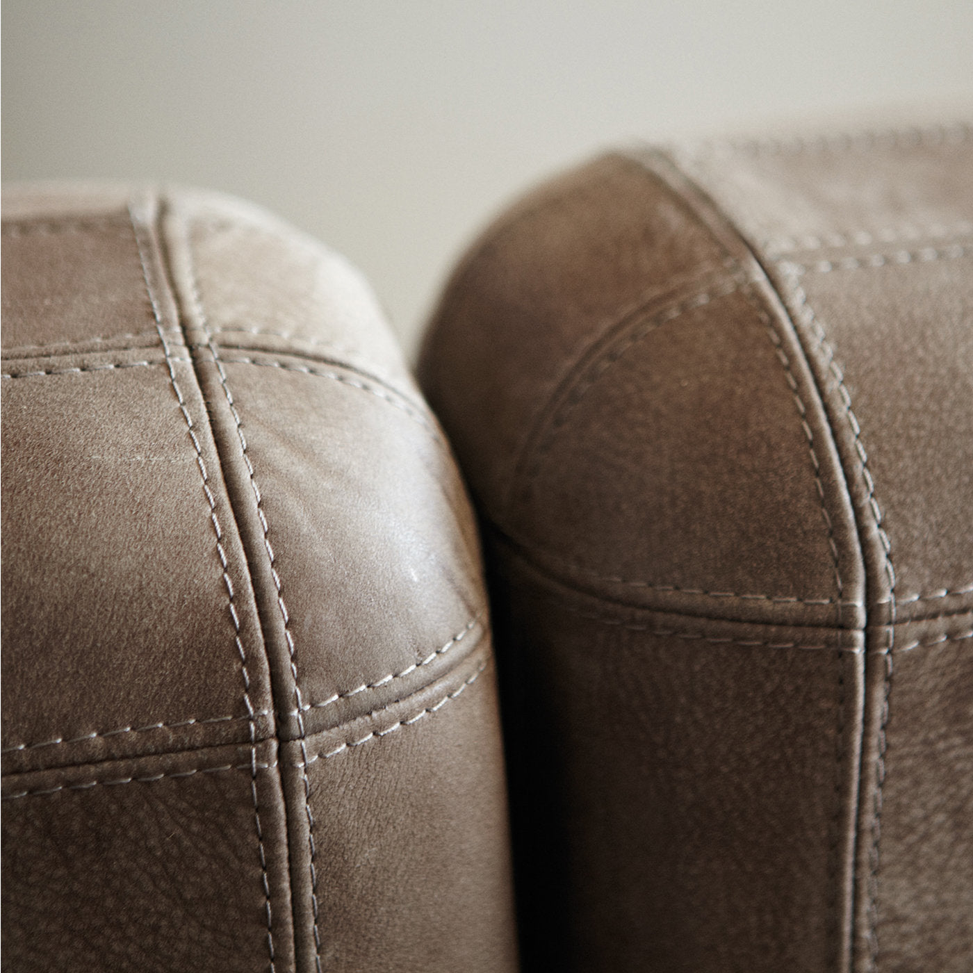 Traco Natural Gray Leather Sofa by Paolo Capello - Alternative view 3