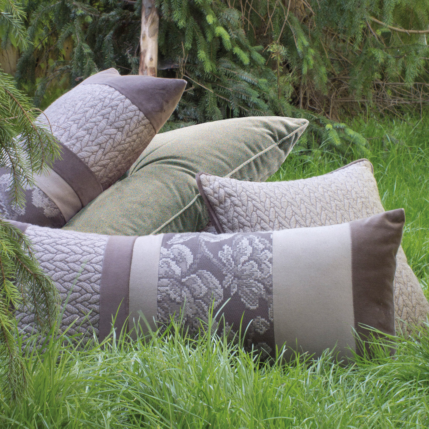 Beige Carrè Cushion in Tricot Jacquard Fabric - Alternative view 3