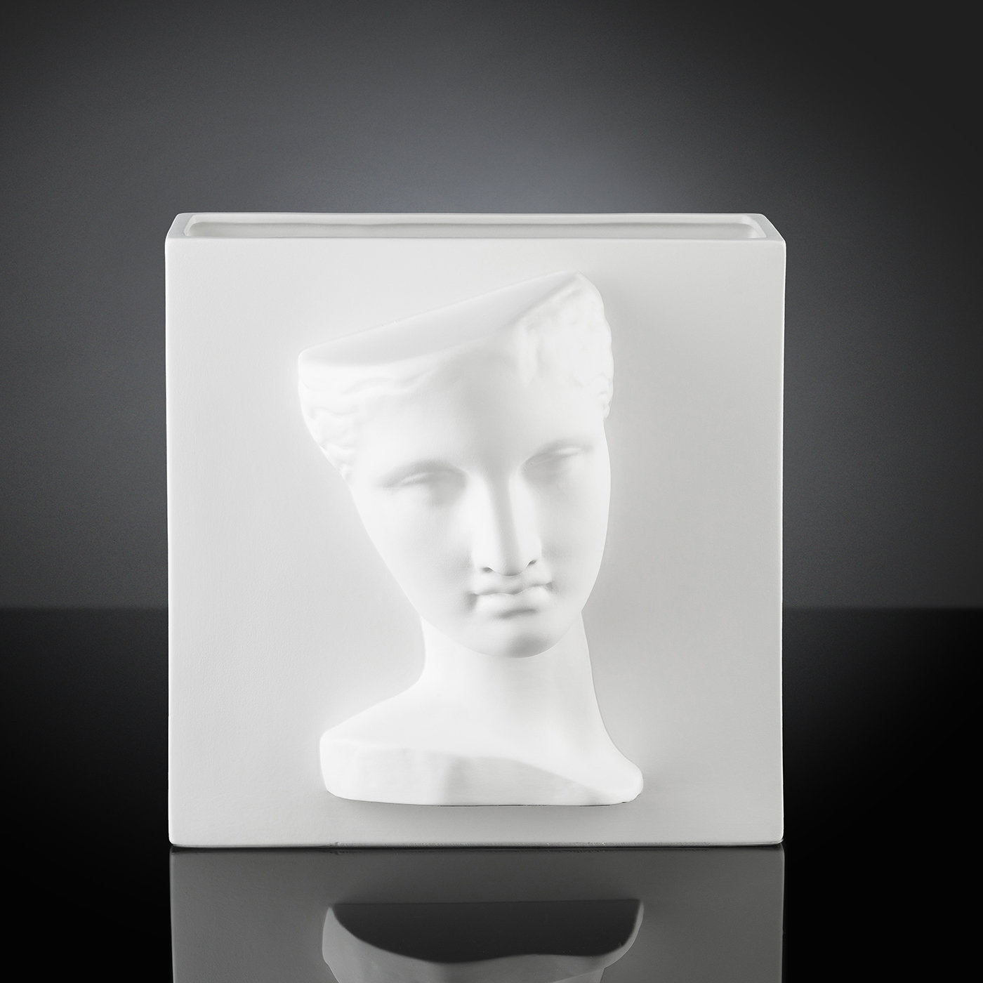 Psyche of Capua White Vase - Alternative view 4