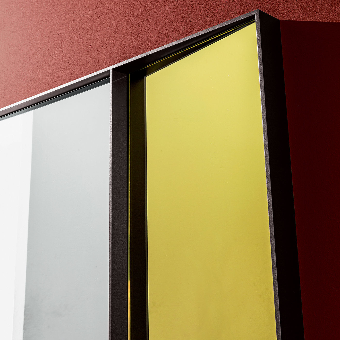 Campos Vertical Mirror in Extralight and Gold  - Alternative view 2