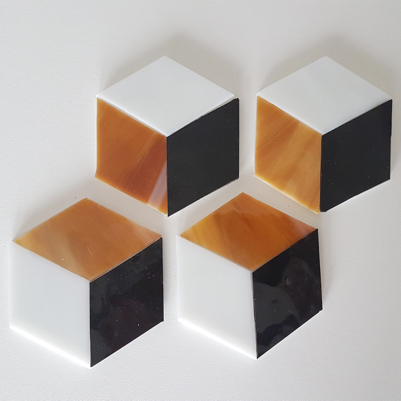 Posavasos hexagonales de cristal Tiffany ocre  - Vista alternativa 1