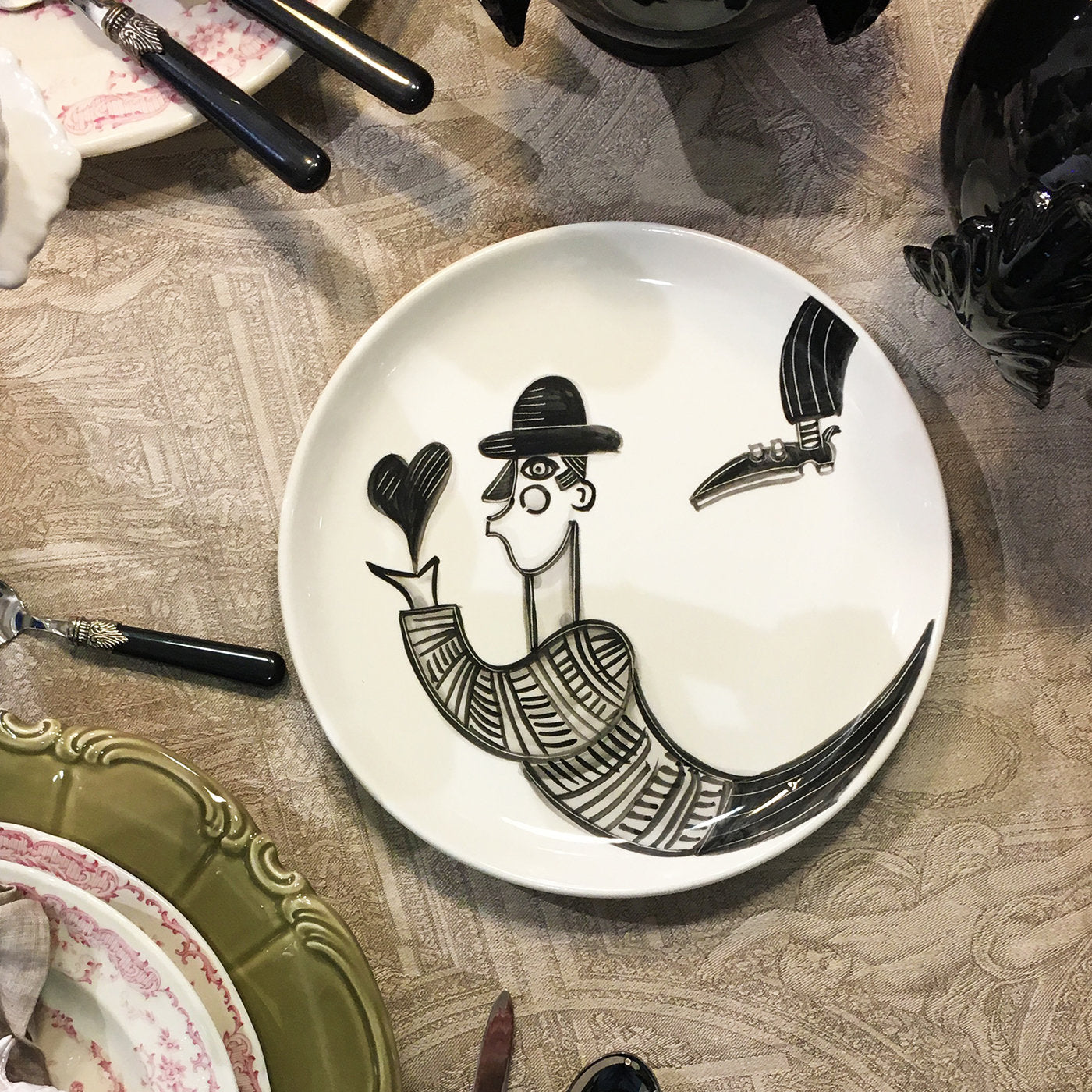 Gianni Black and White Stories Plate Collection  - Alternative view 4