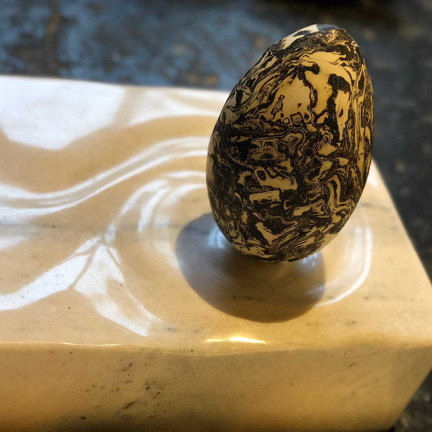 Escultura de huevo Onfalos - Vista alternativa 1
