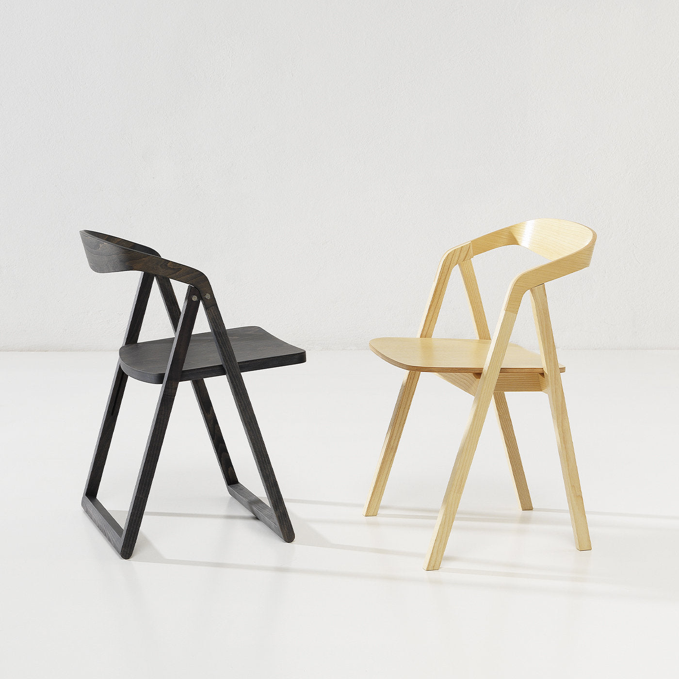 Set of 2 Patan Chairs by Tomoko Azumi - Alternative view 1
