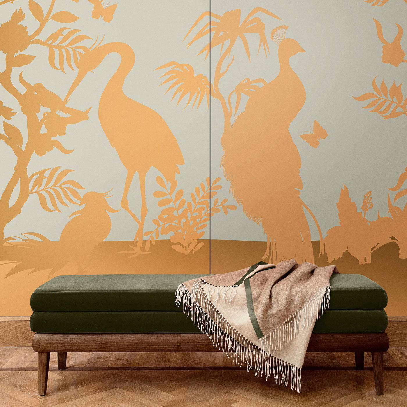 Panel con pavo real gris y dorado y garzas en silueta - Vista alternativa 1