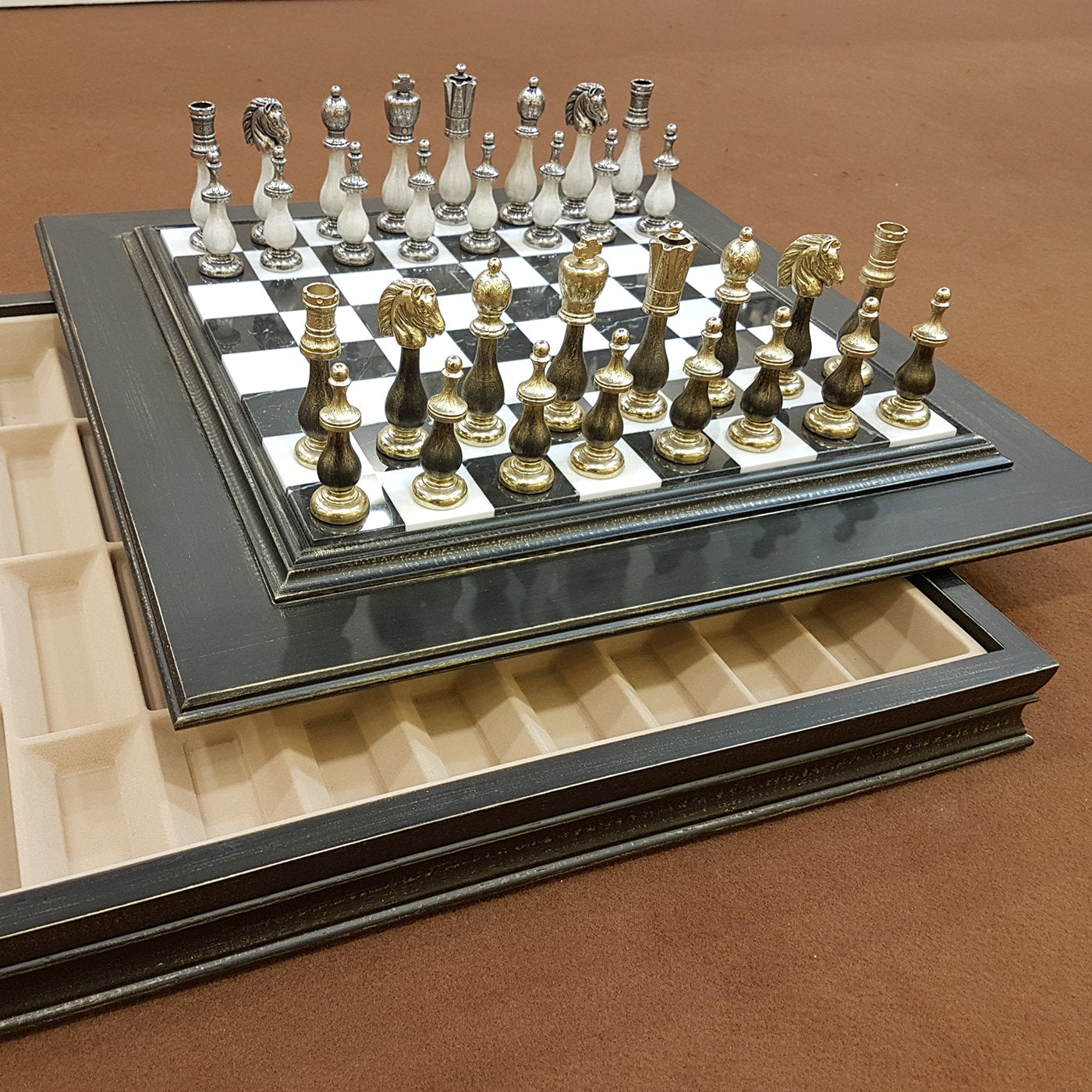 Set di scacchi ornato di arabeschi - Vista alternativa 1