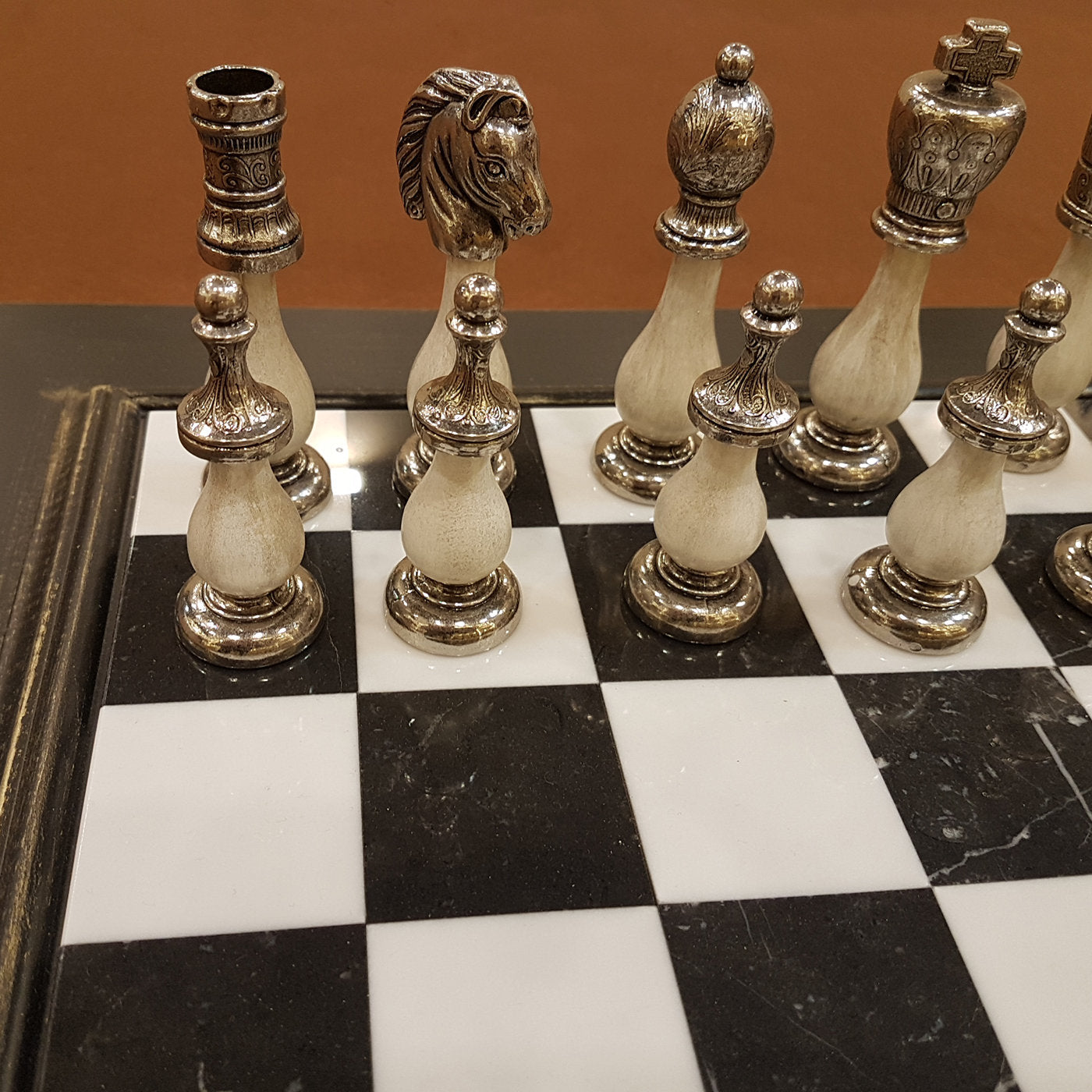 Set di scacchi ornato di arabeschi - Vista alternativa 3
