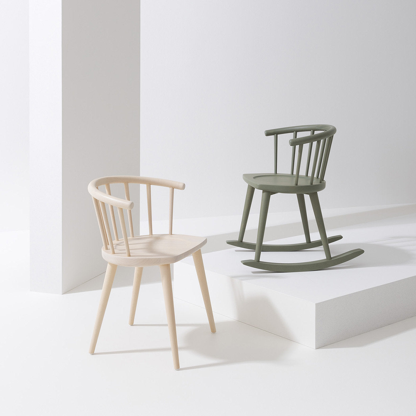 W. 608 Gray Rocking Chair by Fabrizio Gallinaro - Alternative view 1