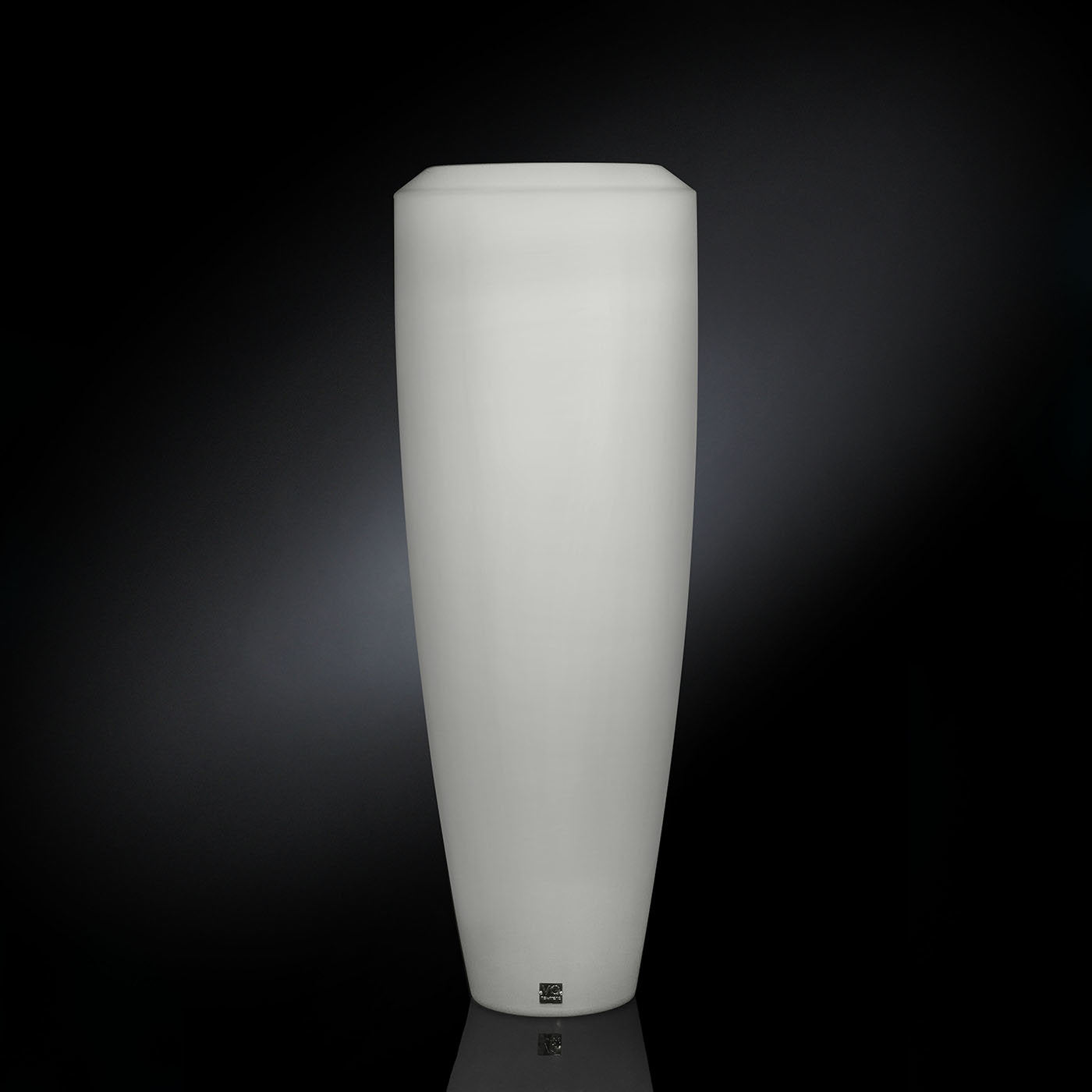 Obice Small White Floor Lamp - Alternative view 1