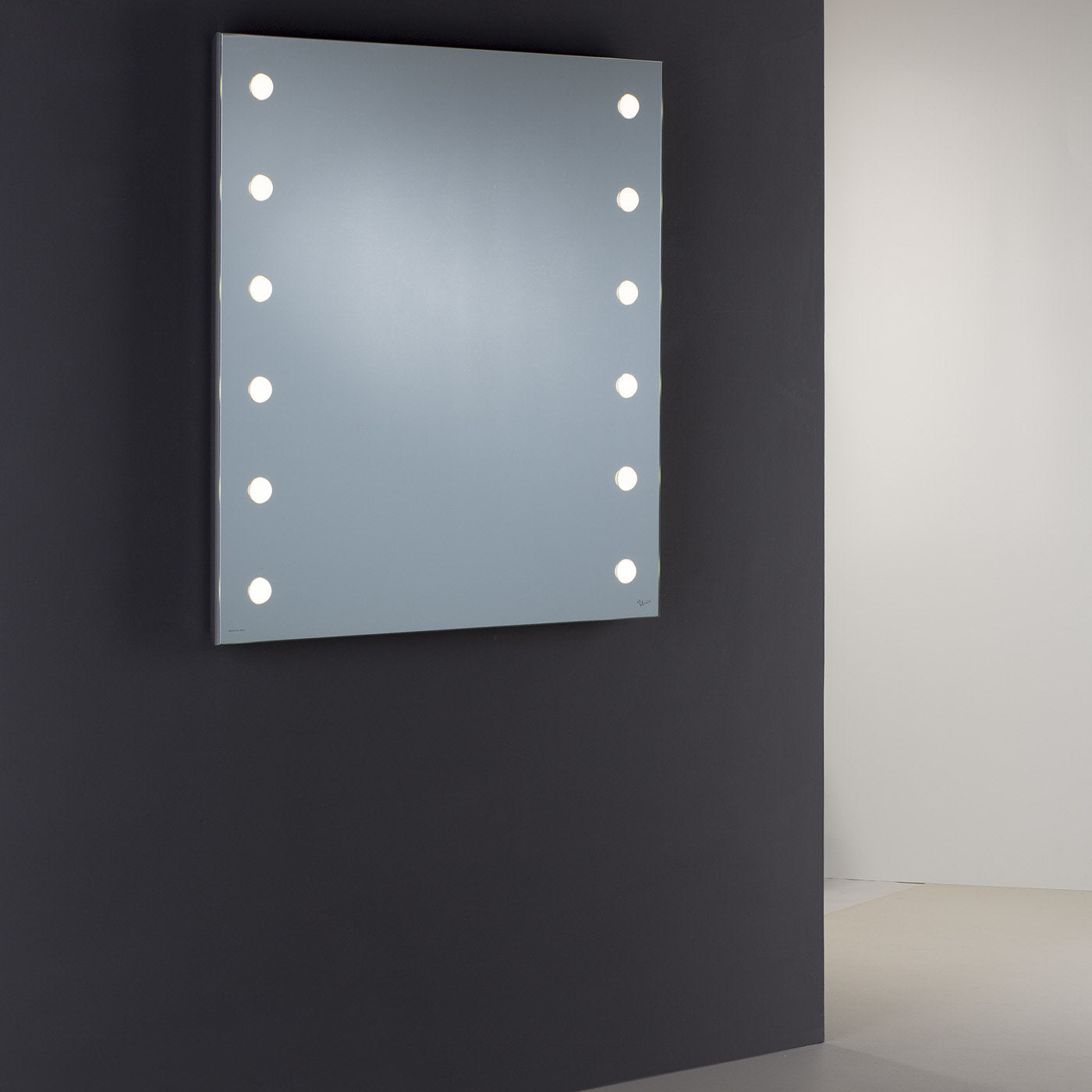 Venere Lighted Wall Mirror - Alternative view 1