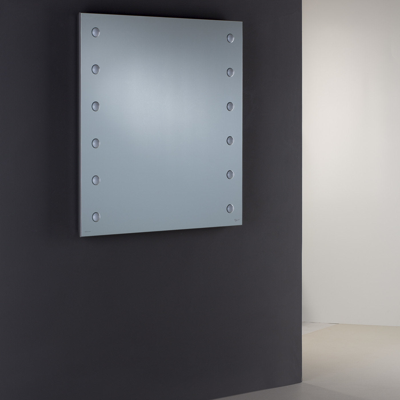 Venere Lighted Wall Mirror - Alternative view 2
