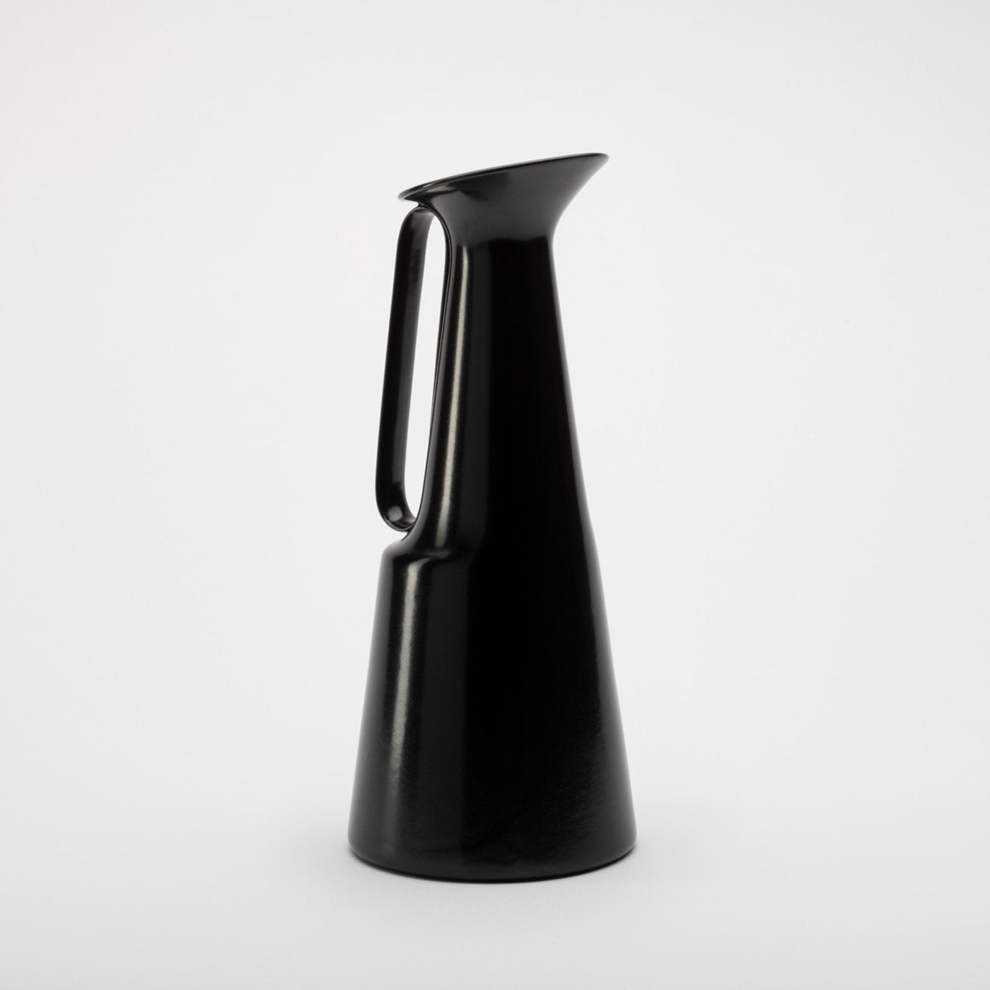 Sula Black Carafe by Giulio Iacchetti - Alternative view 1