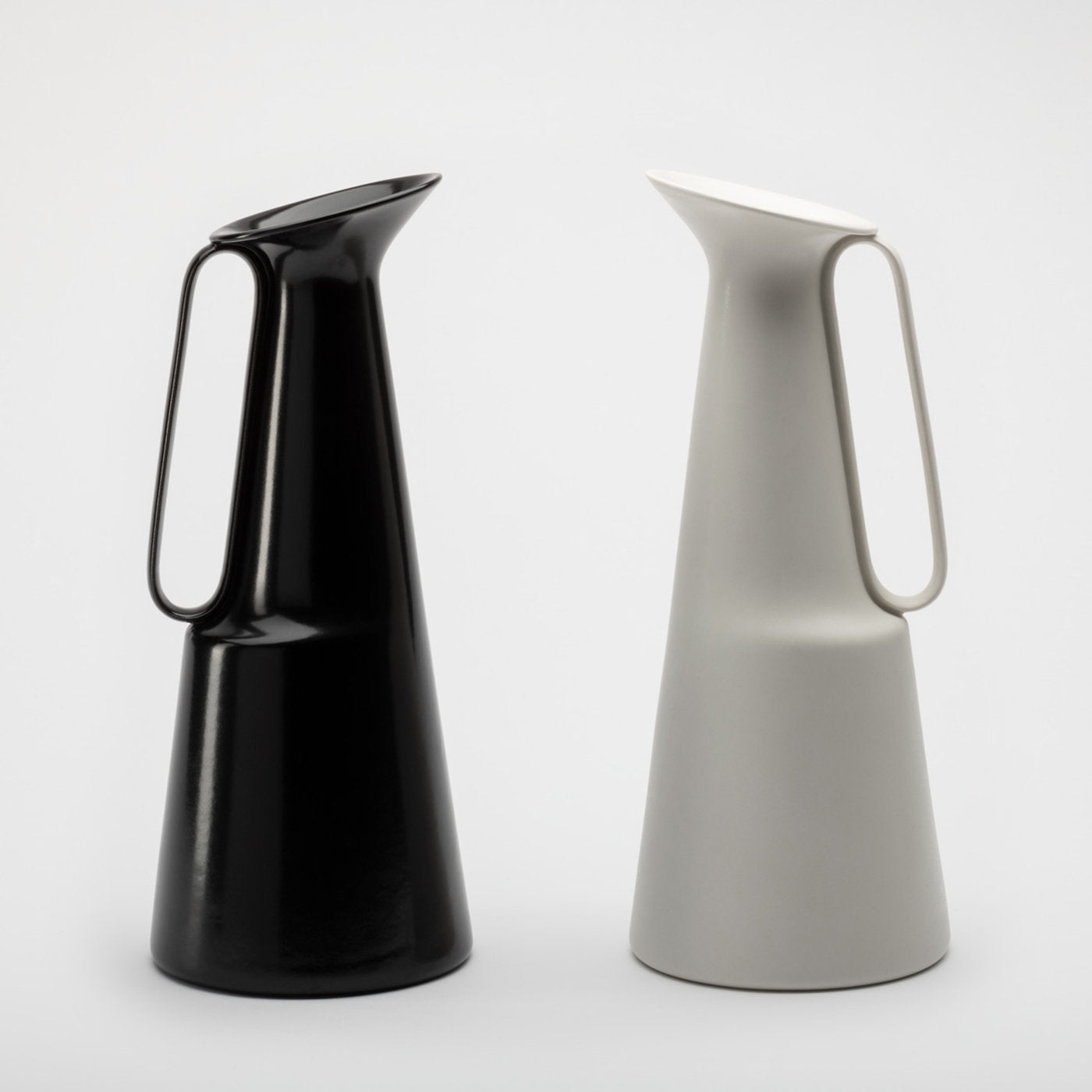 Sula Black Carafe by Giulio Iacchetti - Alternative view 2