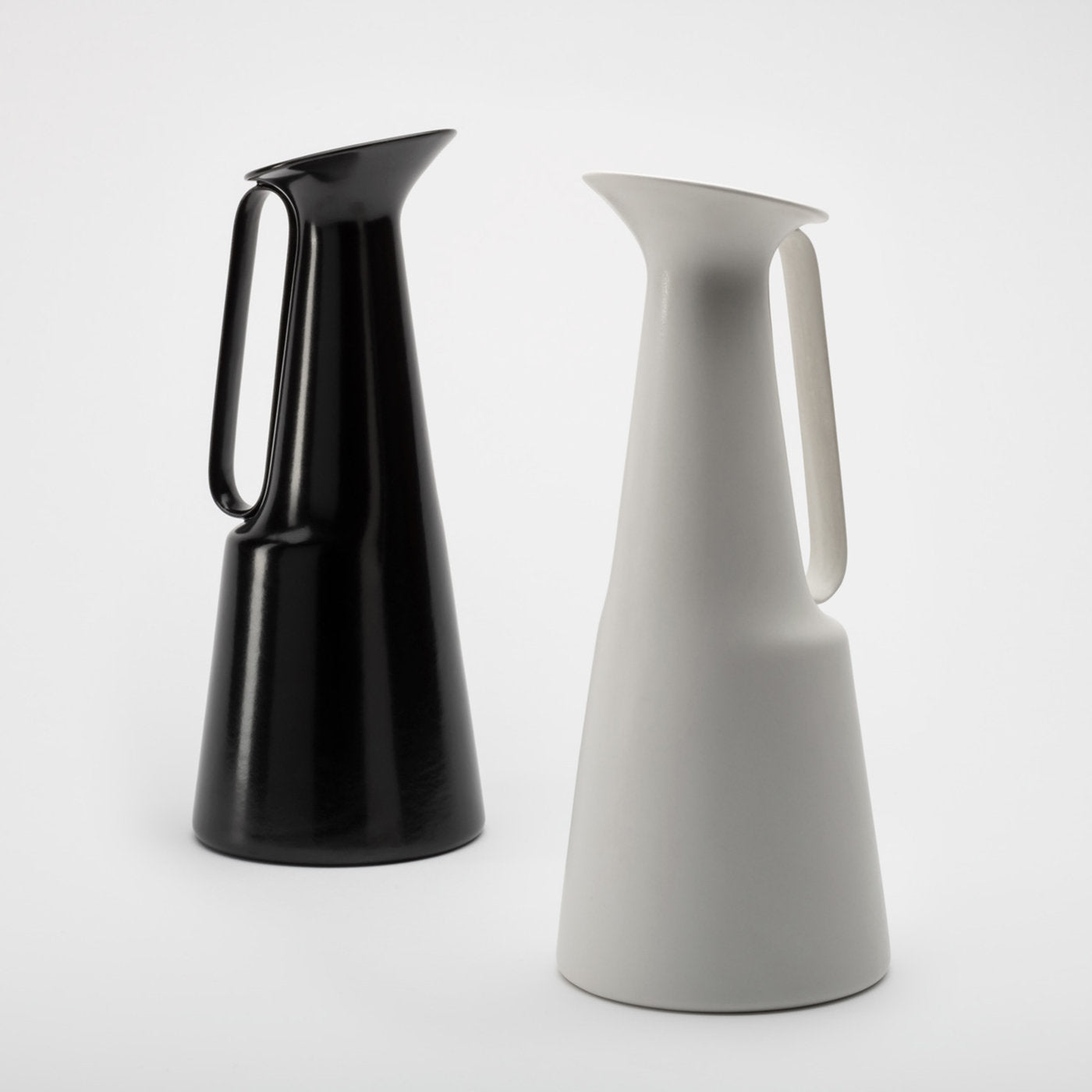 Sula Black Carafe by Giulio Iacchetti - Alternative view 3