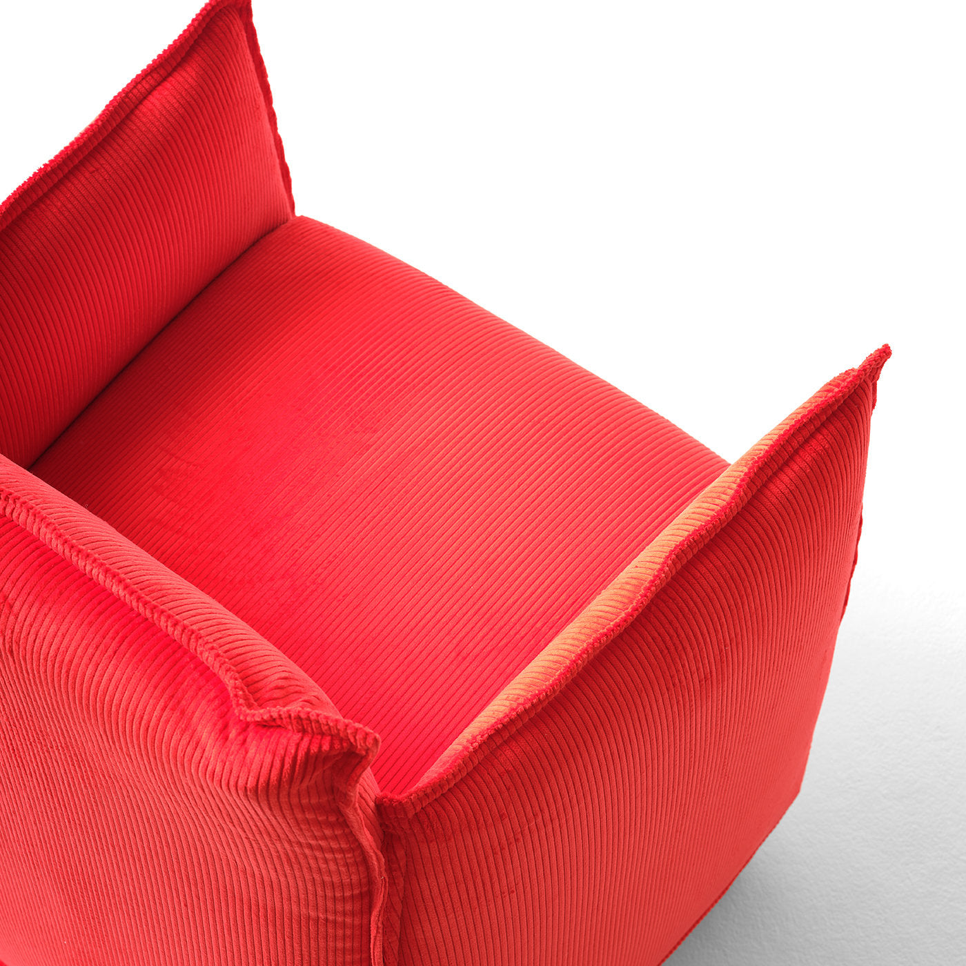 Medven Red Armchair by Alberto Colzani - Alternative view 4