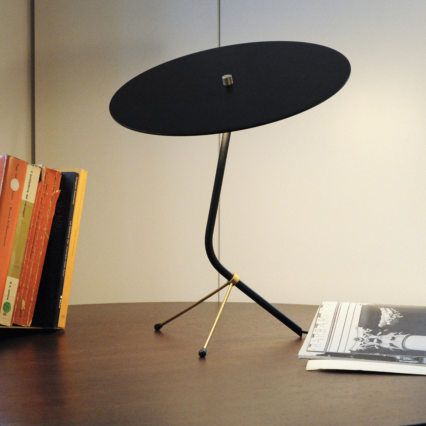 PLT01 Black and White Table Lamp - Alternative view 1