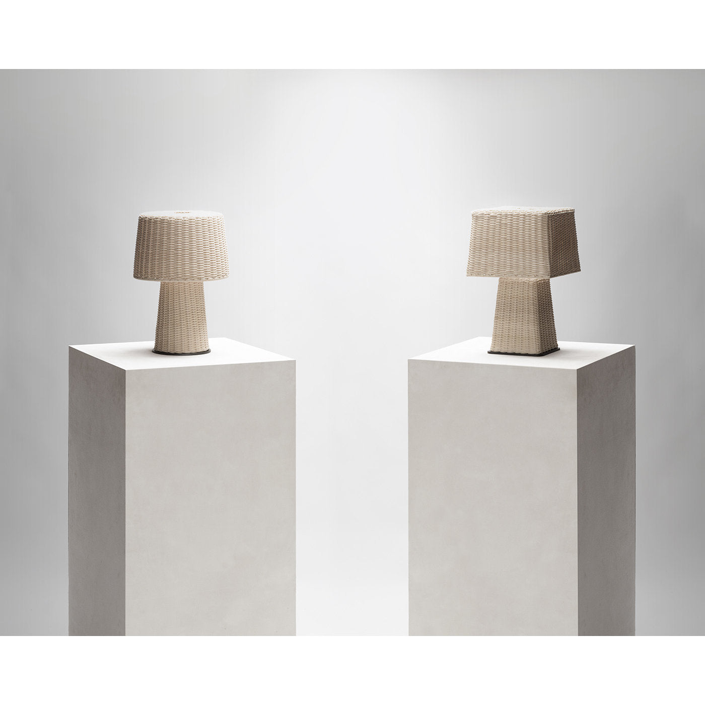 Eolie Round Table Lamp - Alternative view 2