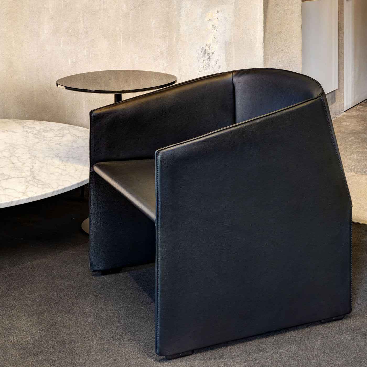 Plau Black Leather Armchair by Gabriele & Oscar Buratti - Alternative view 1