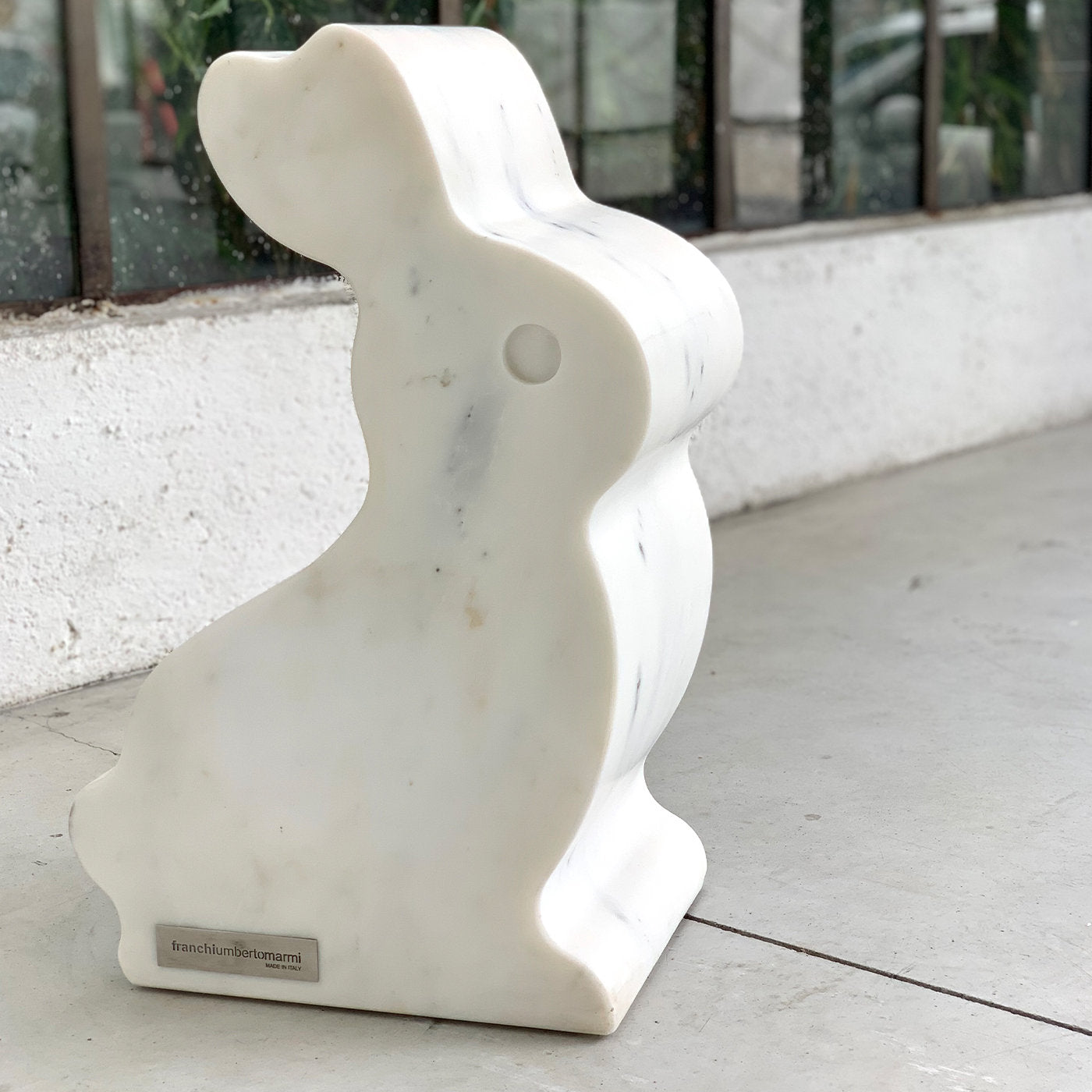Skulptur eines Kaninchens aus Carrara-Marmor von Eugenio Biselli, Paonazzo - Alternative Ansicht 2