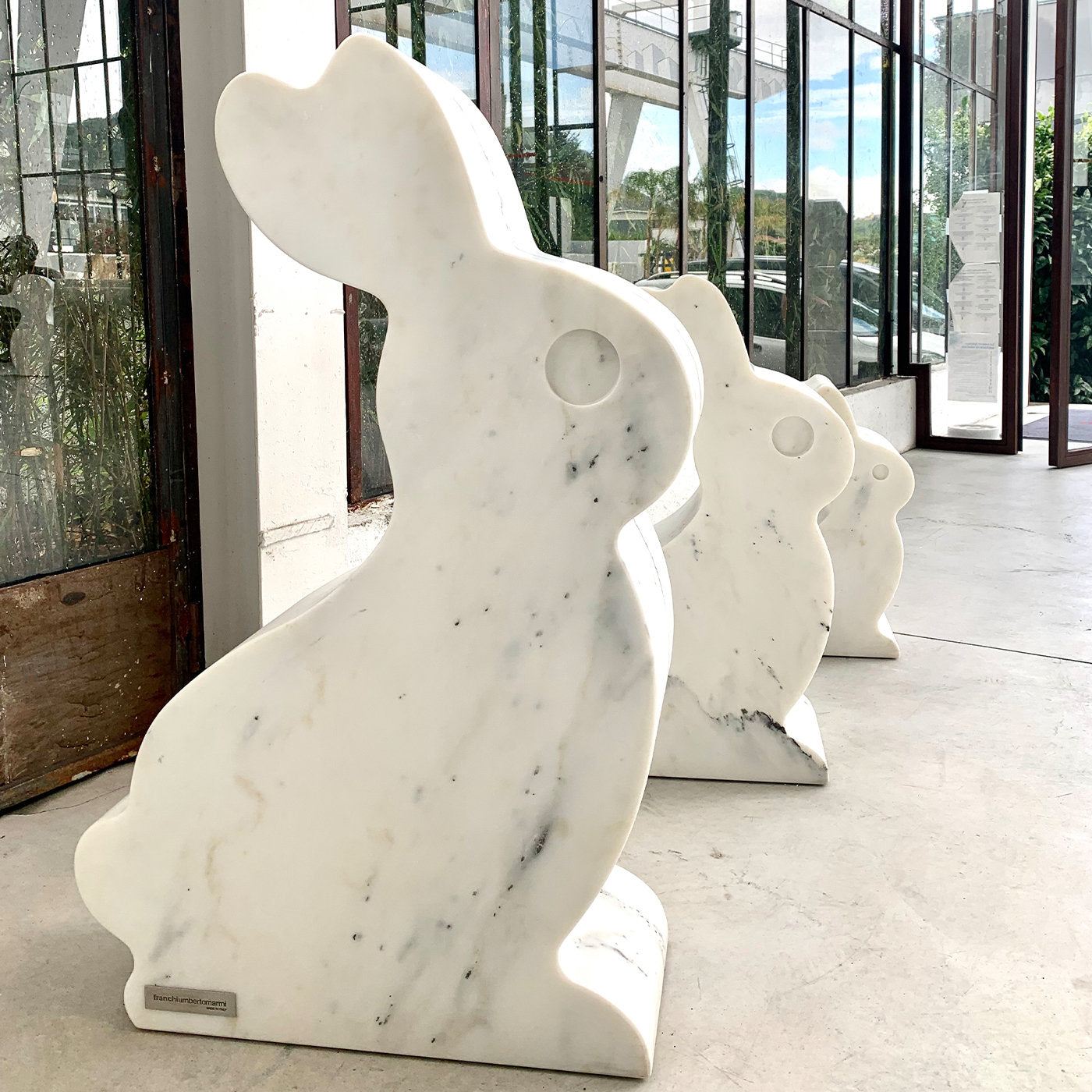 Skulptur eines Kaninchens aus Carrara-Marmor von Eugenio Biselli, Paonazzo - Alternative Ansicht 3