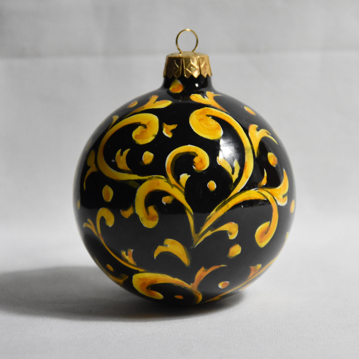 Adorno de bola de Navidad de damasco amarillo y negro - Vista alternativa 2