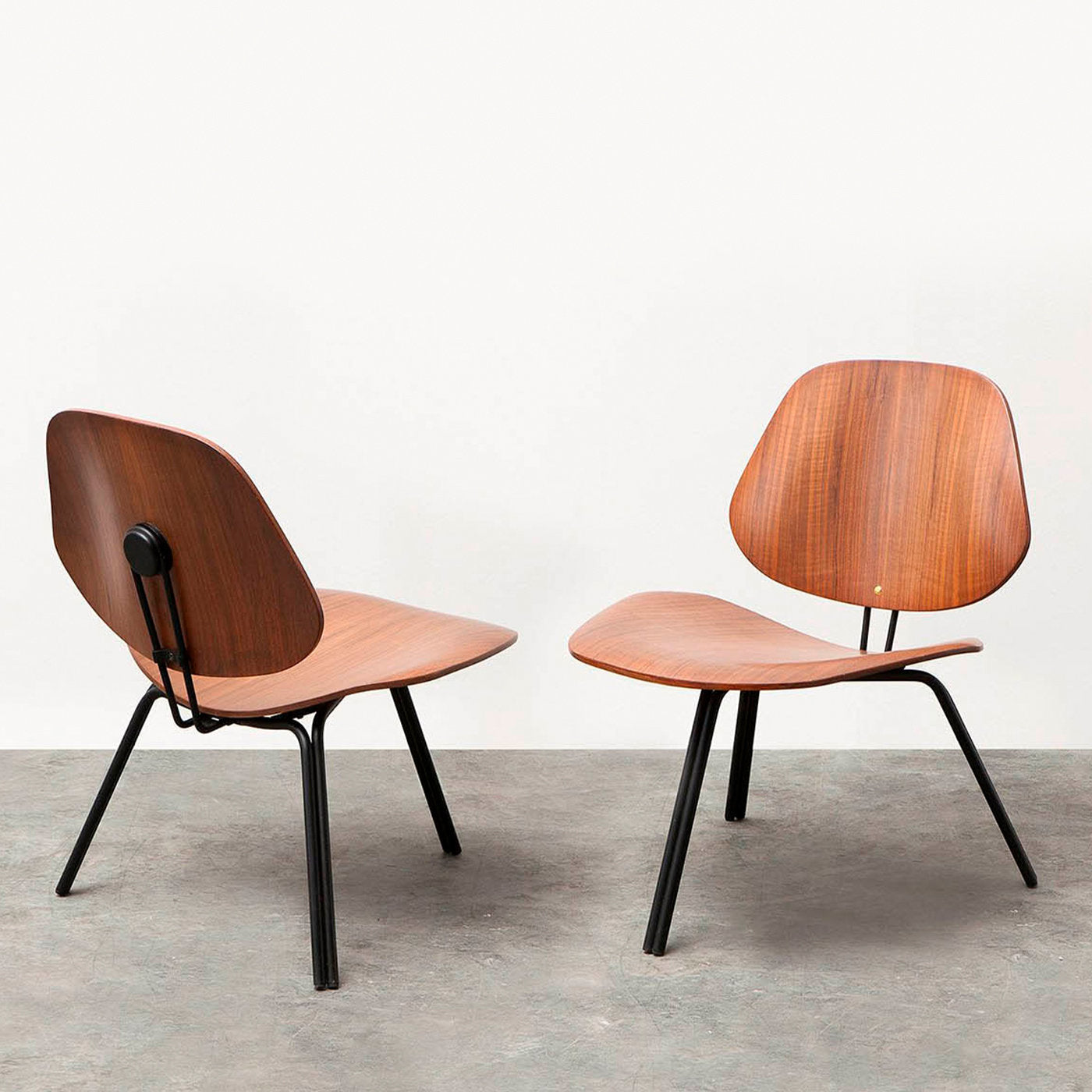 P31 Chair by Osvaldo Borsani - Alternative view 1