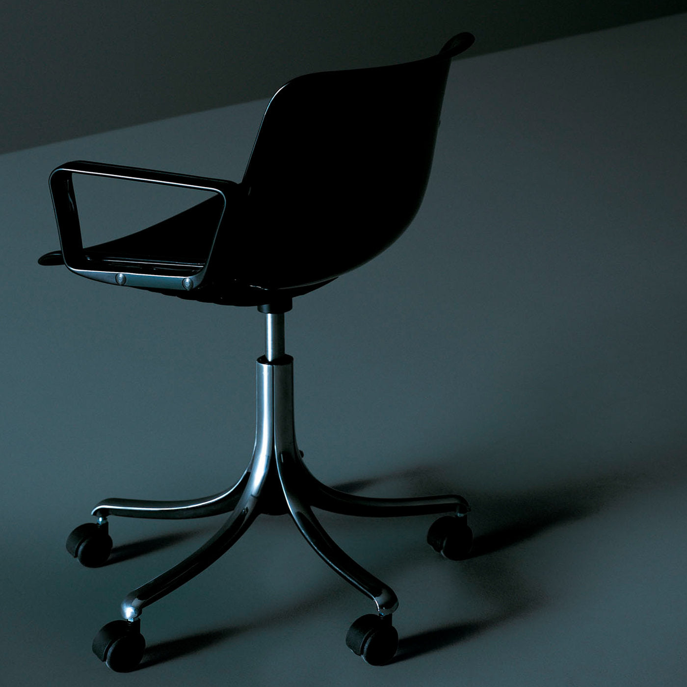 Modus Black Caster Chair with Armrests by Centro Progetti Tecno - Alternative view 4