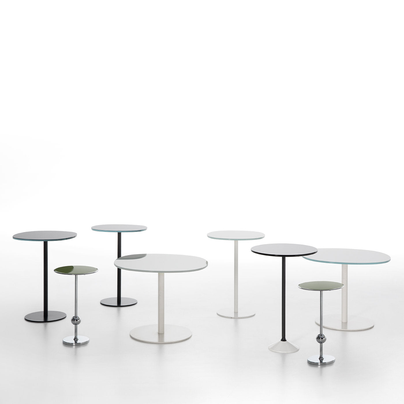 Solenoide White Tall Side Table by Piero Lissoni - Alternative view 2