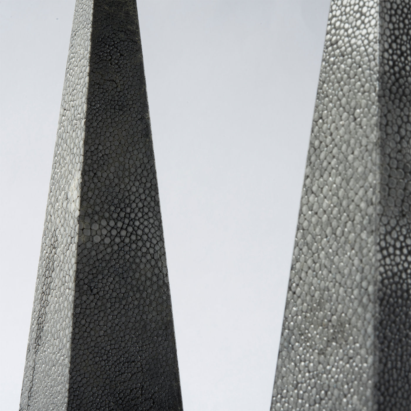 Galucharme Luxor Set of 2 Obelisk Sculptures by Nino Basso - Alternative view 1