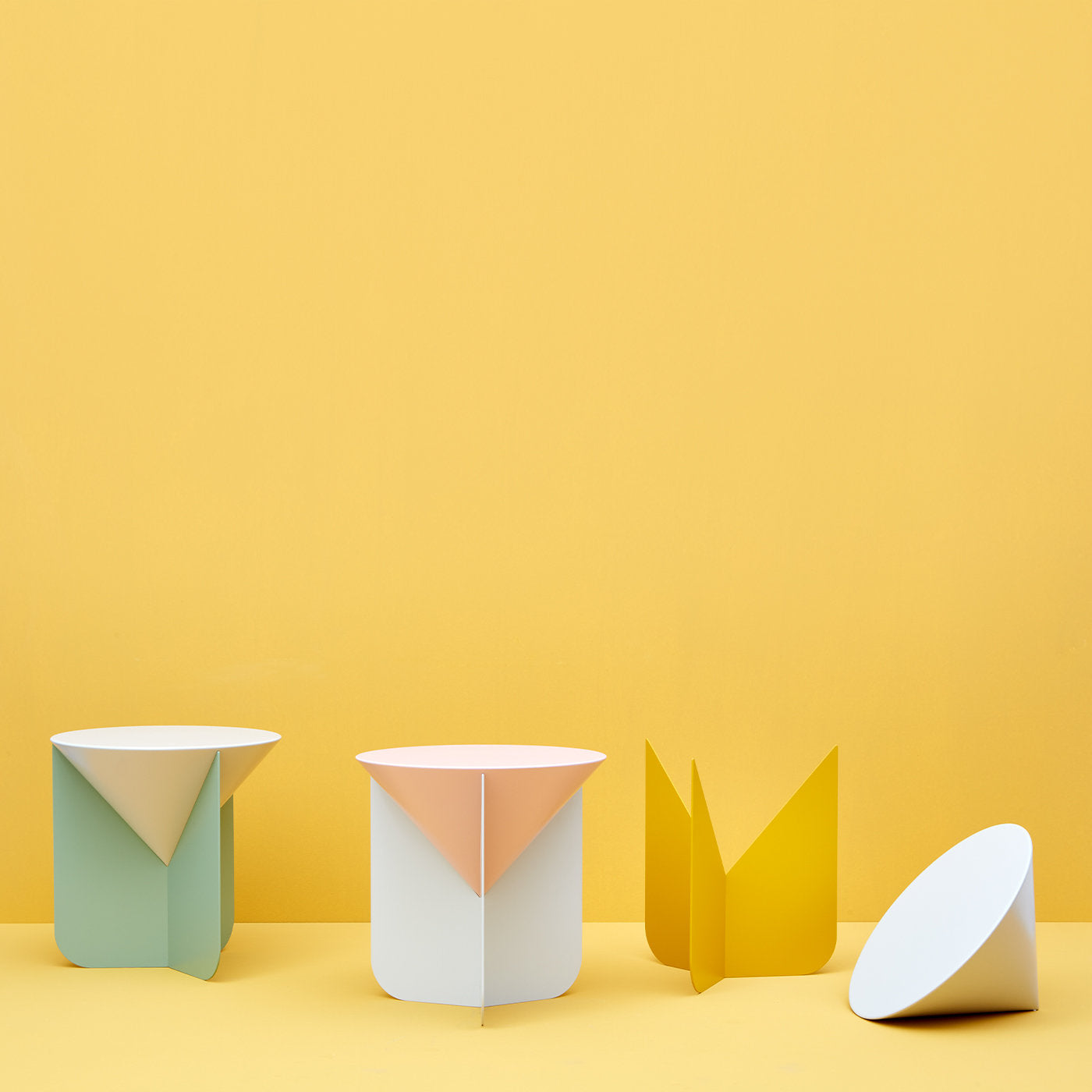 Cone White and Green Side Table by Matteo Zorzenoni - Alternative view 1
