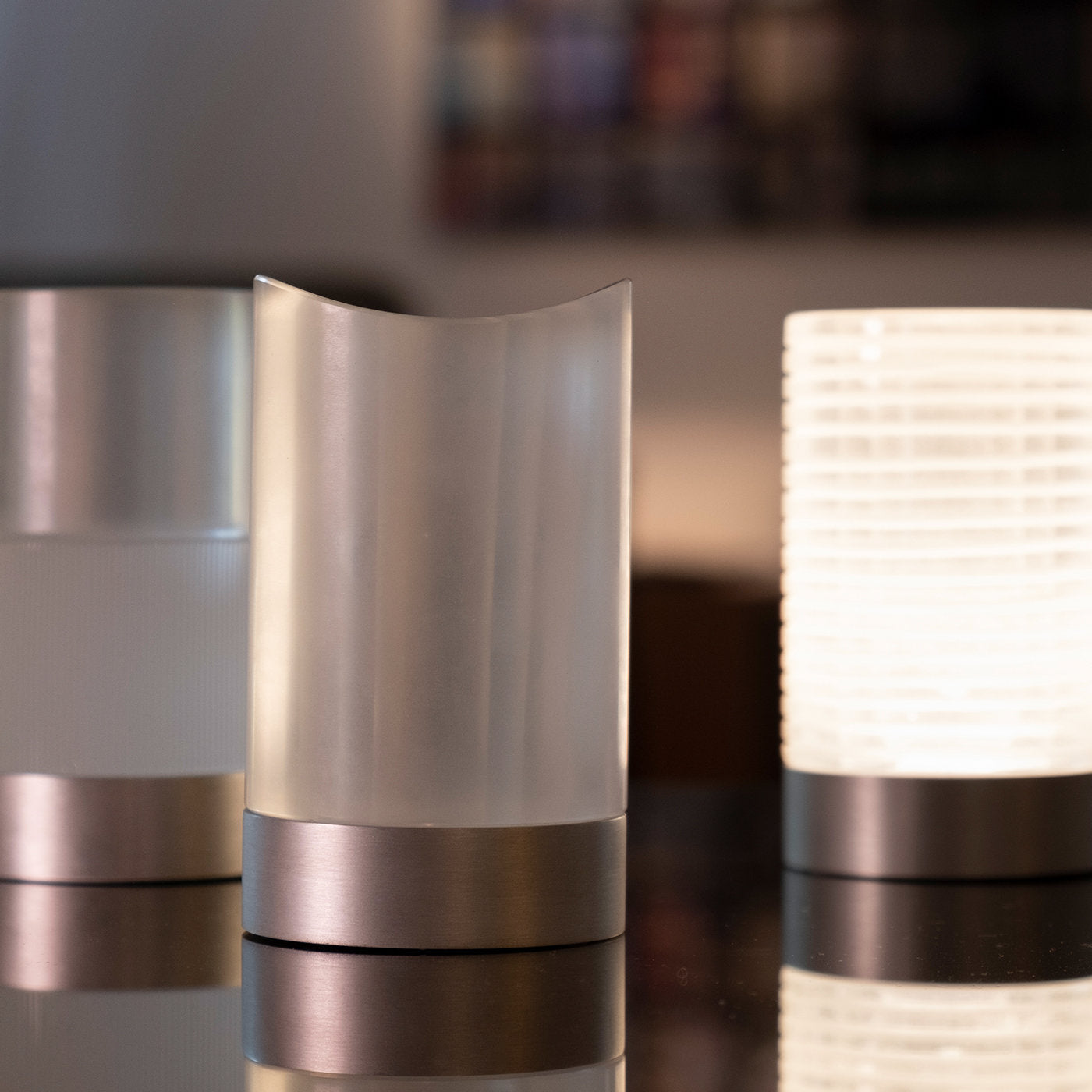 Haute Silk Rechargeable Table Lamp by Federico Peri - Alternative view 3