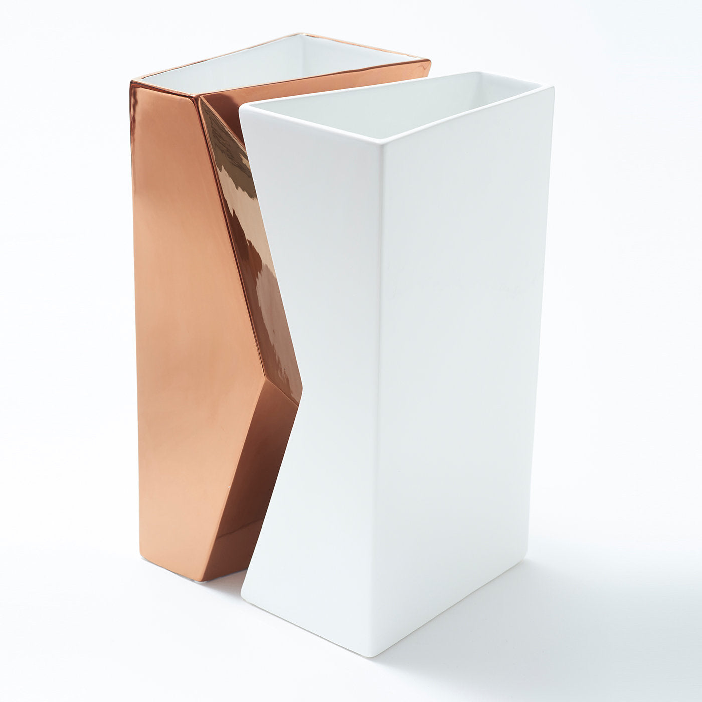 Verso Set of 2 Copper and White Vases by Antonio Saporito - Alternative view 2