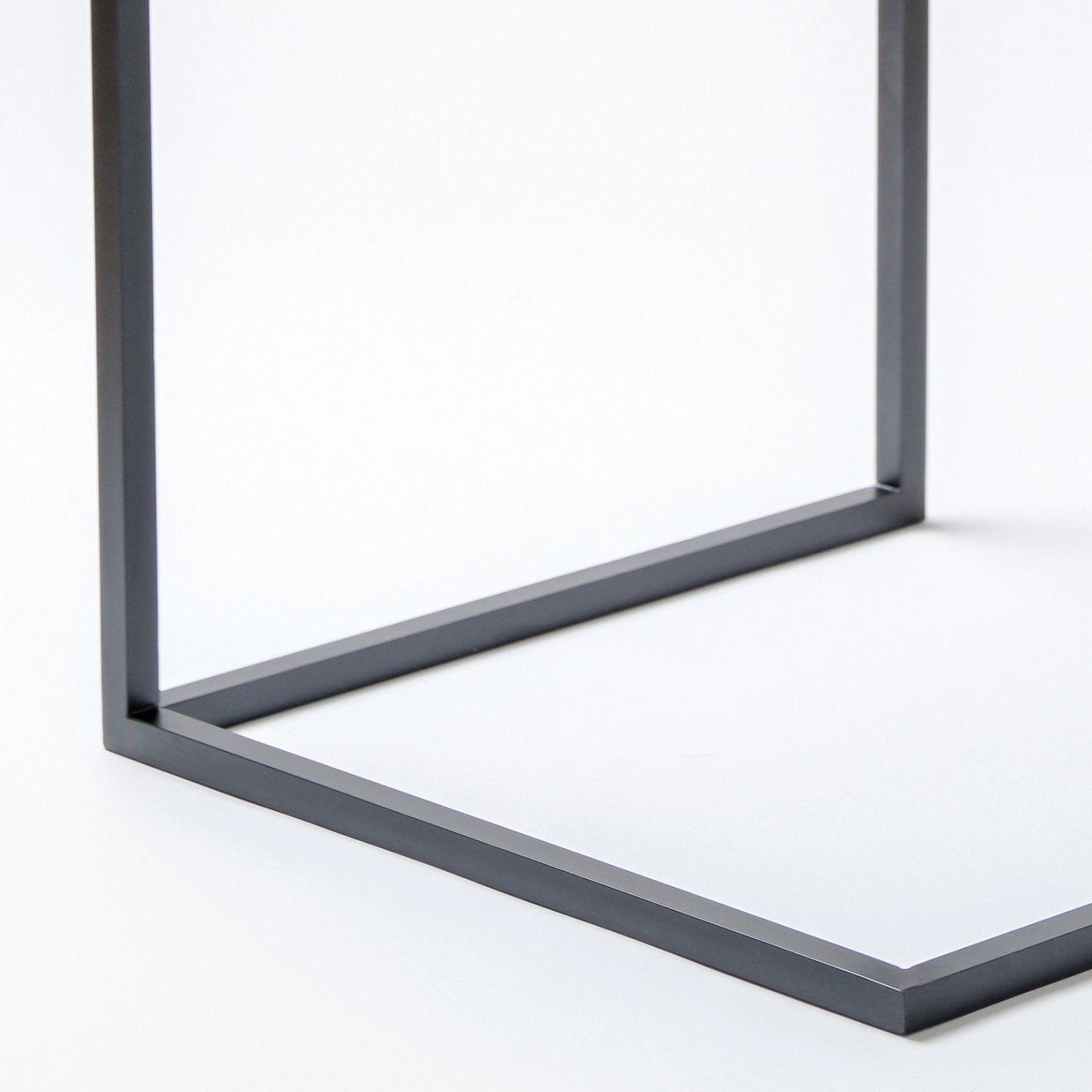 Esopo Black and White Side Table by Antonio Saporito - Alternative view 1