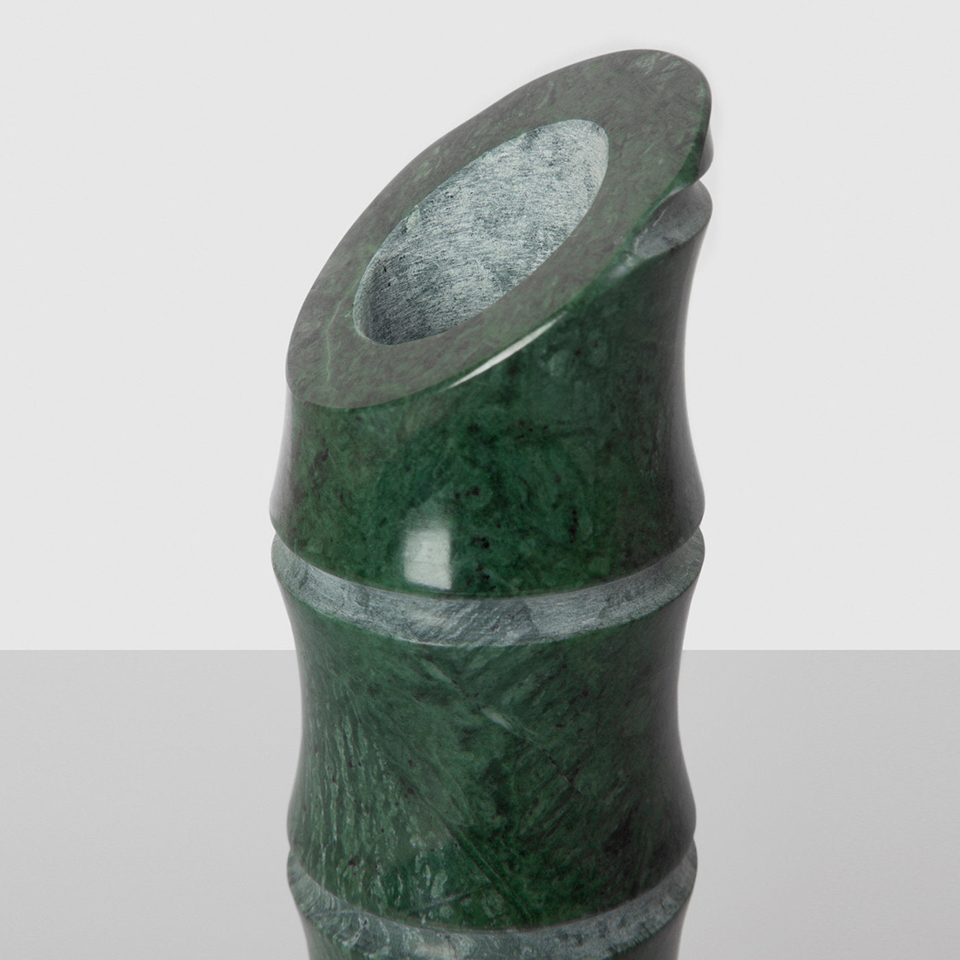 Kadomatsu Medium Green Guatemala Vase by Michele Chiossi - Alternative view 1