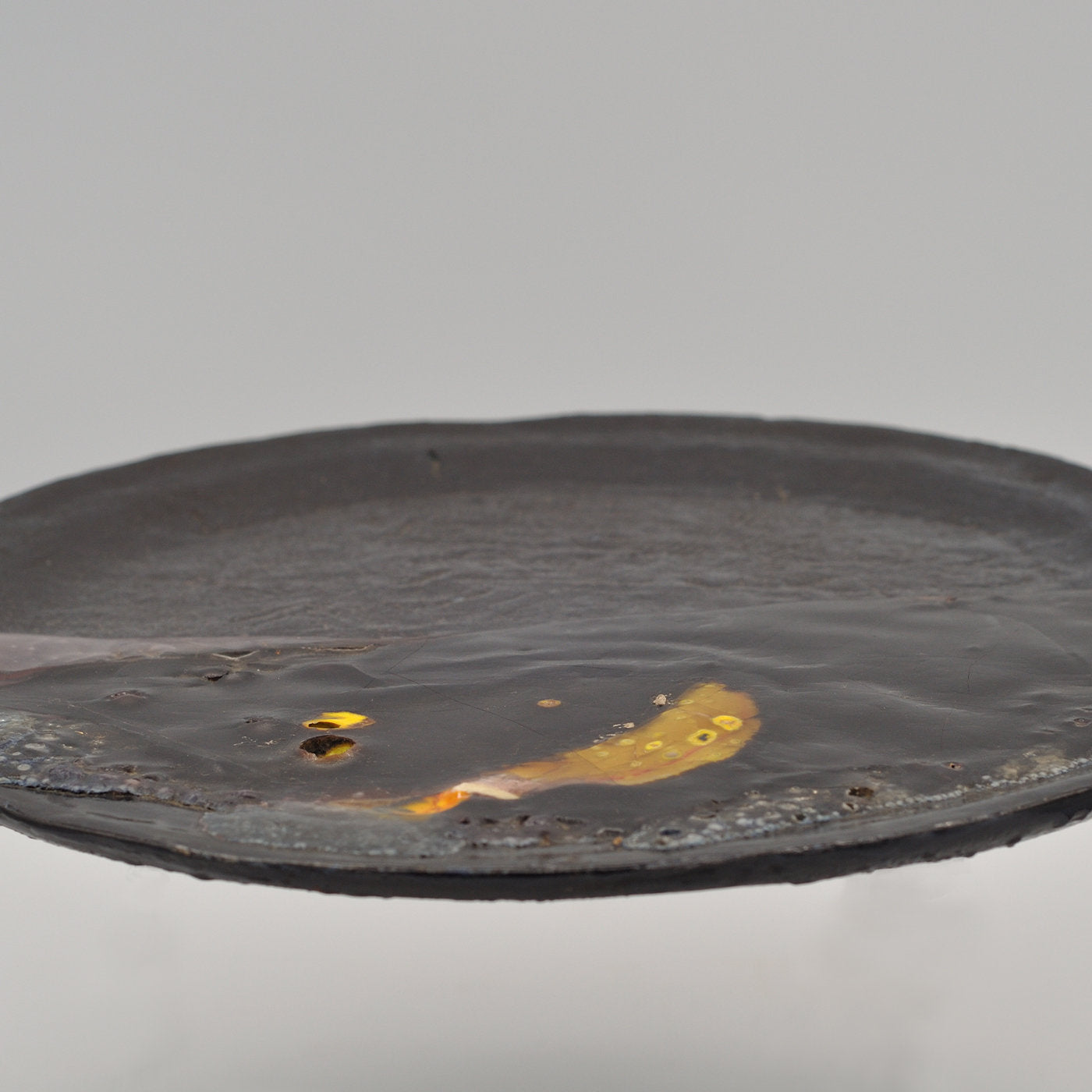 P11Sm Round Black and Yellow Decorative Plate - Alternative view 1