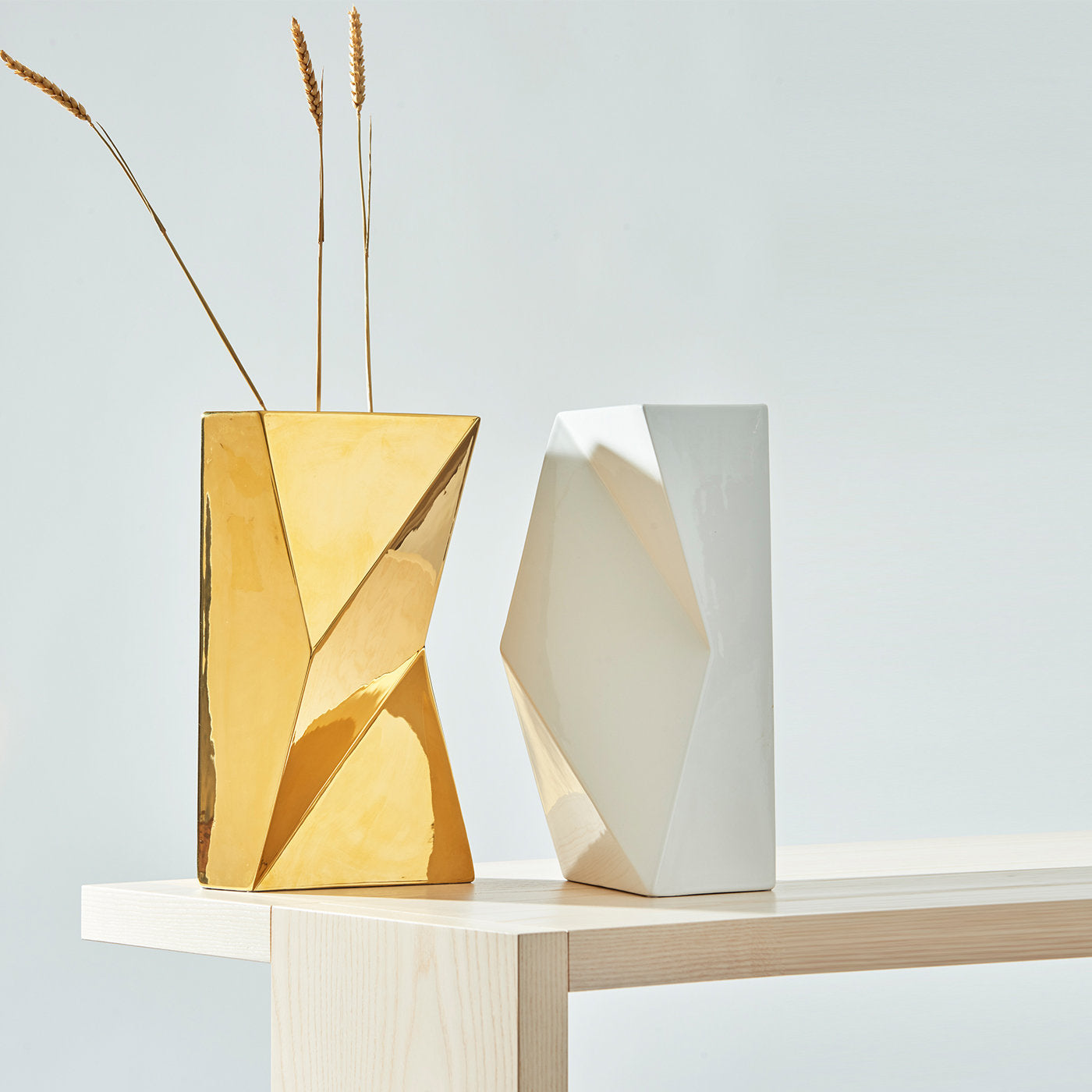 Verso Set of 2 Gold and White Vases by Antonio Saporito - Alternative view 4