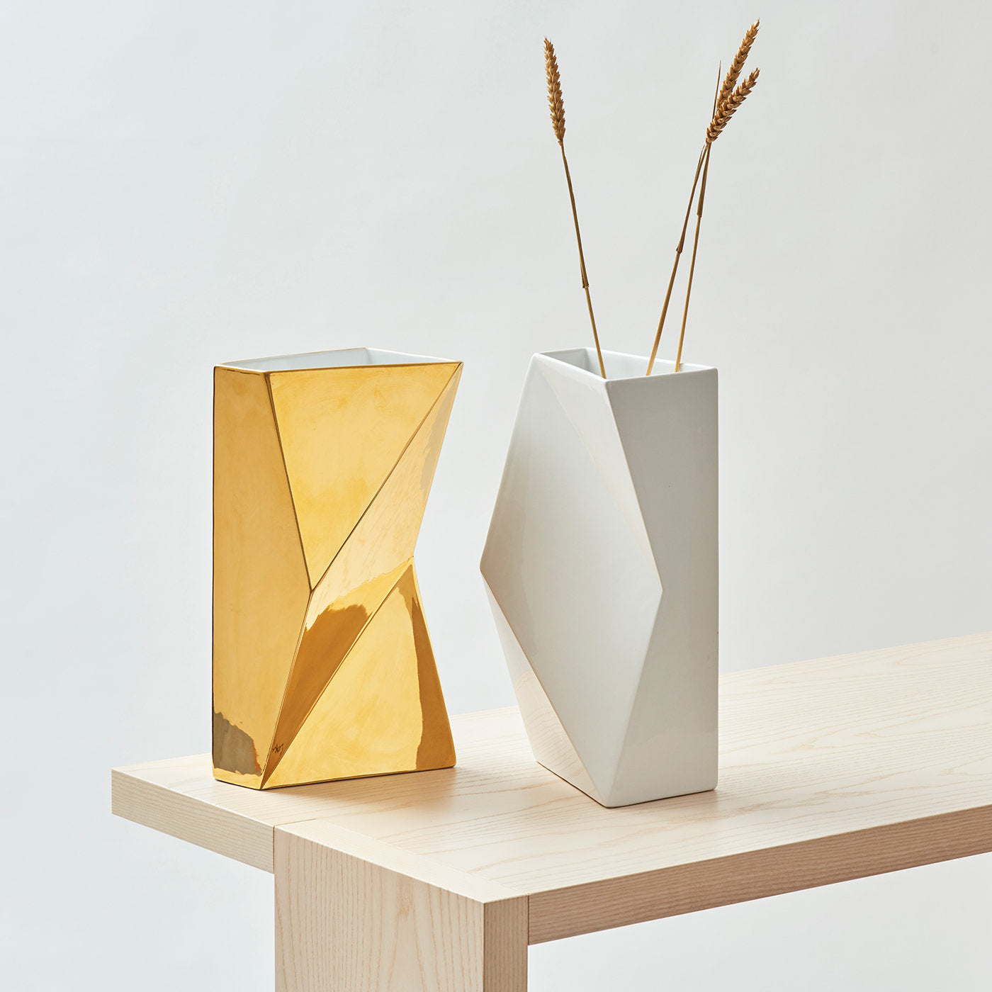 Verso Set of 2 Gold and White Vases by Antonio Saporito - Alternative view 5