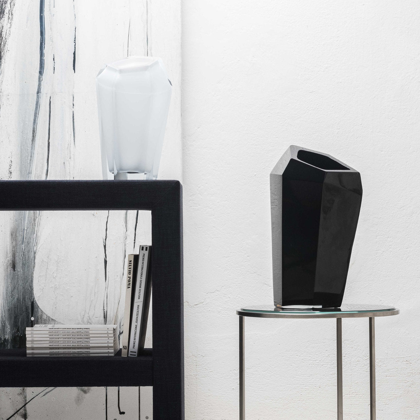 Kastle Black XL Vase by Karim Rashid - Alternative view 1