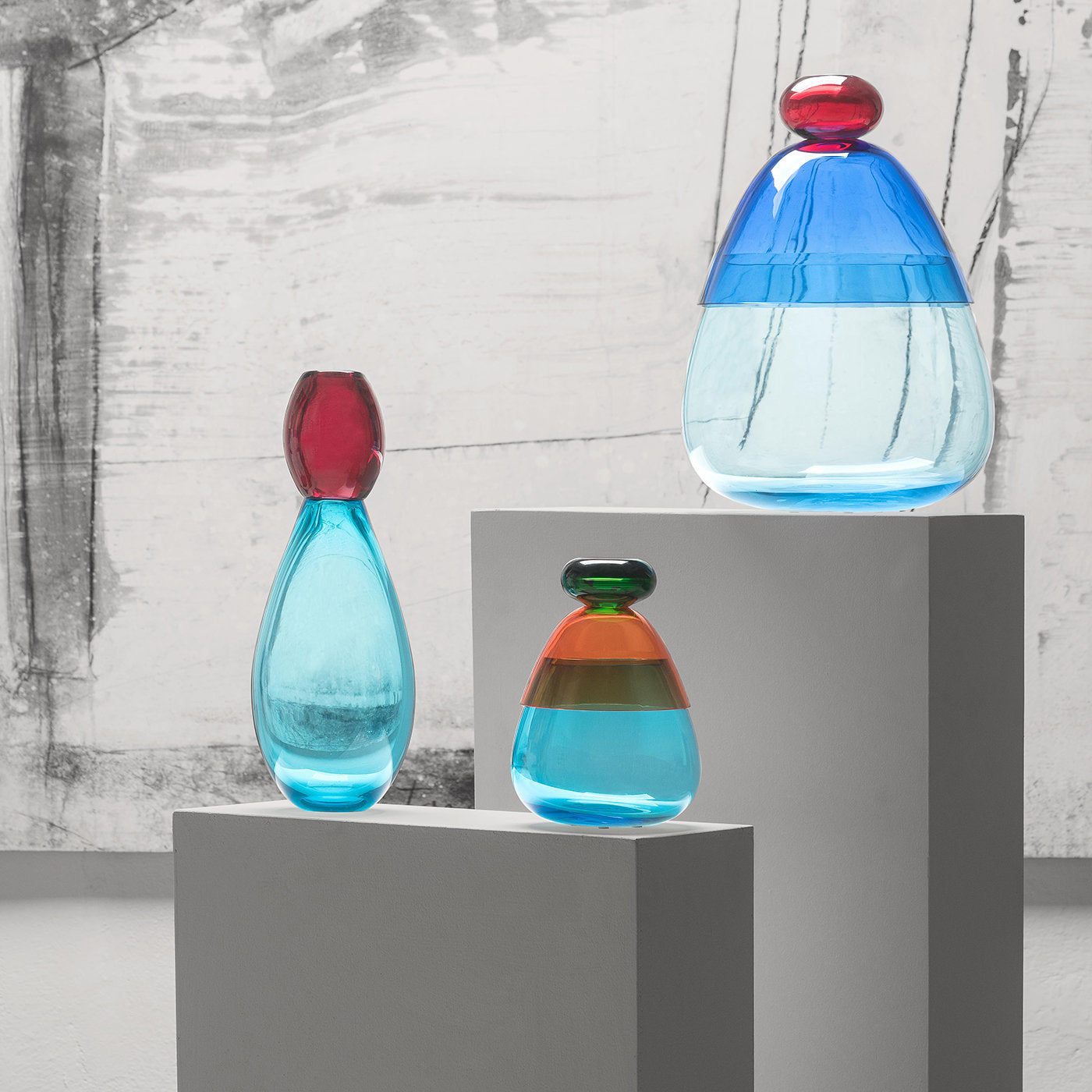 Kount Rot-Blau-Hellblau Große Vase mit Deckel von Karim Rashid - Alternative Ansicht 1