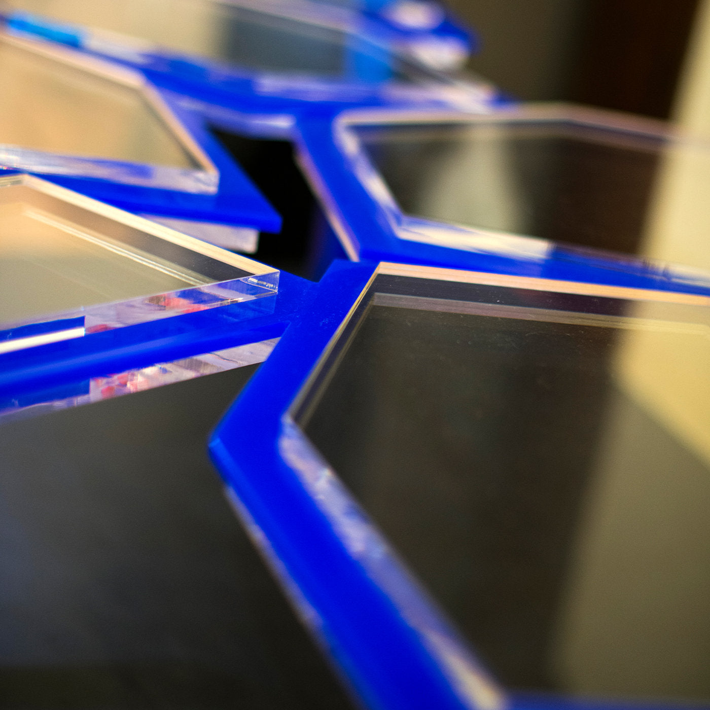 Tavolino blu grande Penrose #2 - Vista alternativa 2