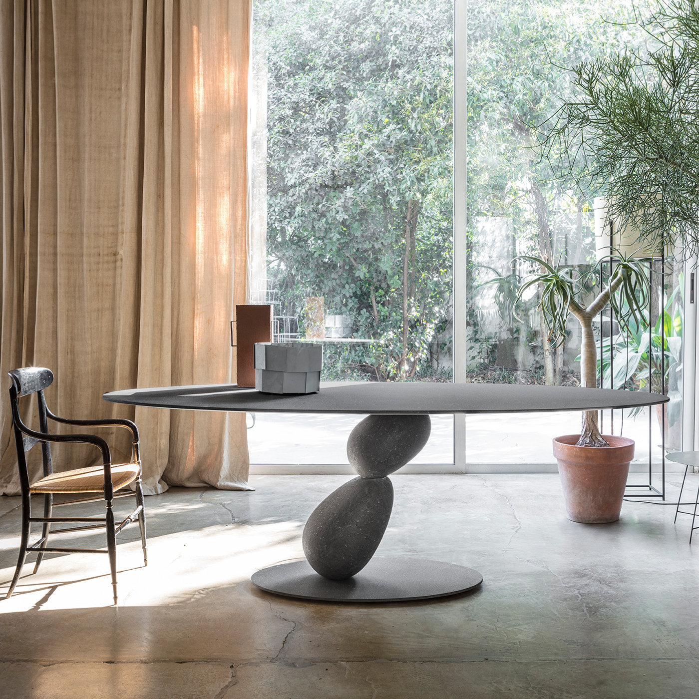 Matera Oval Dining Table by Sebastiano Tosi - Alternative view 1