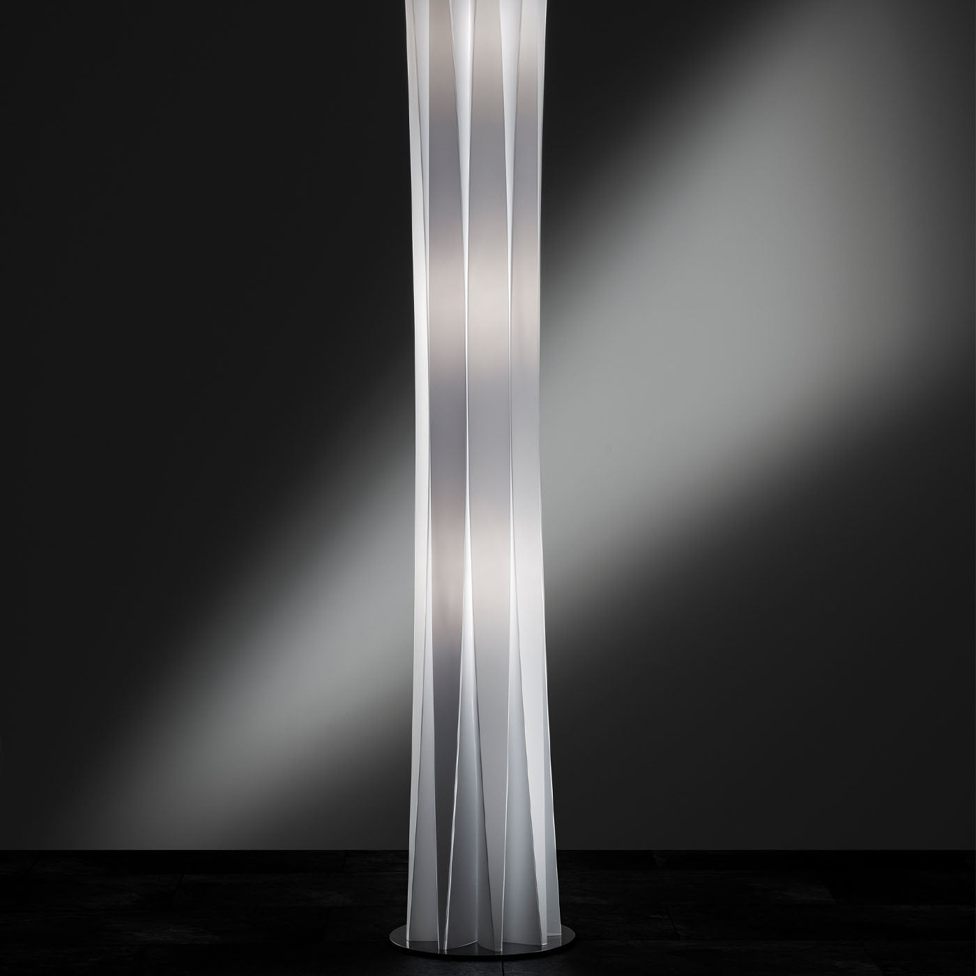 Bach XXL White Floor Lamp by Francesco Paretti - Vue alternative 1