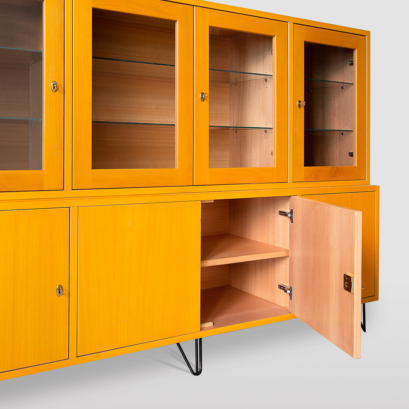 50s-style Yellow Cabinet - Alternative view 3