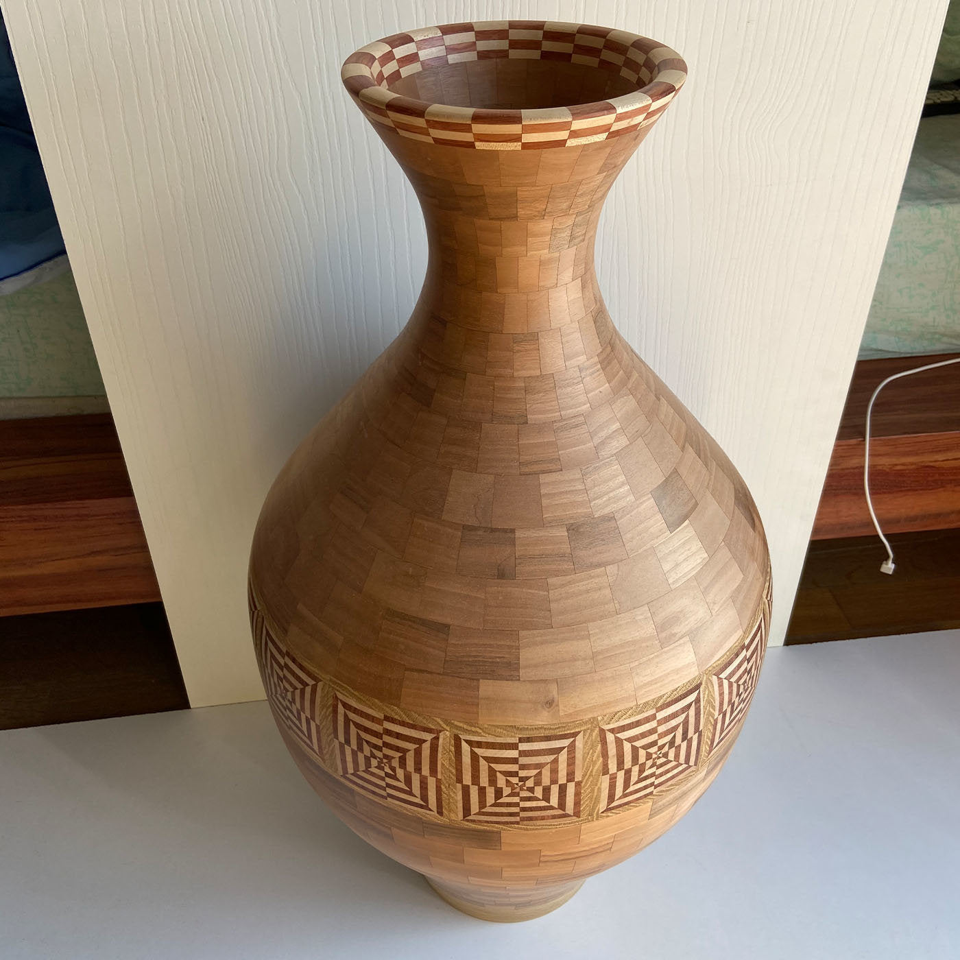 Vase aus Nussbaum und Durmast - Alternative Ansicht 1