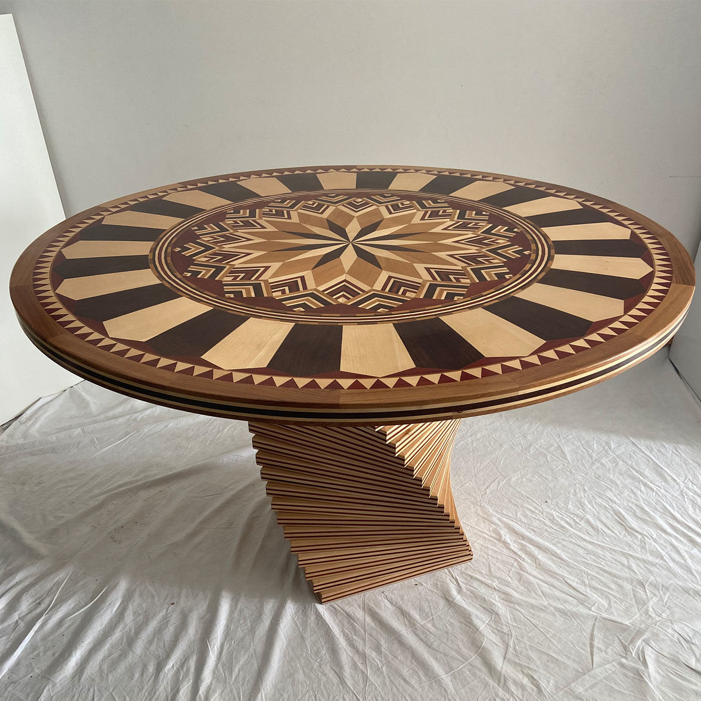 Fiore Round Dining Table - Alternative view 1