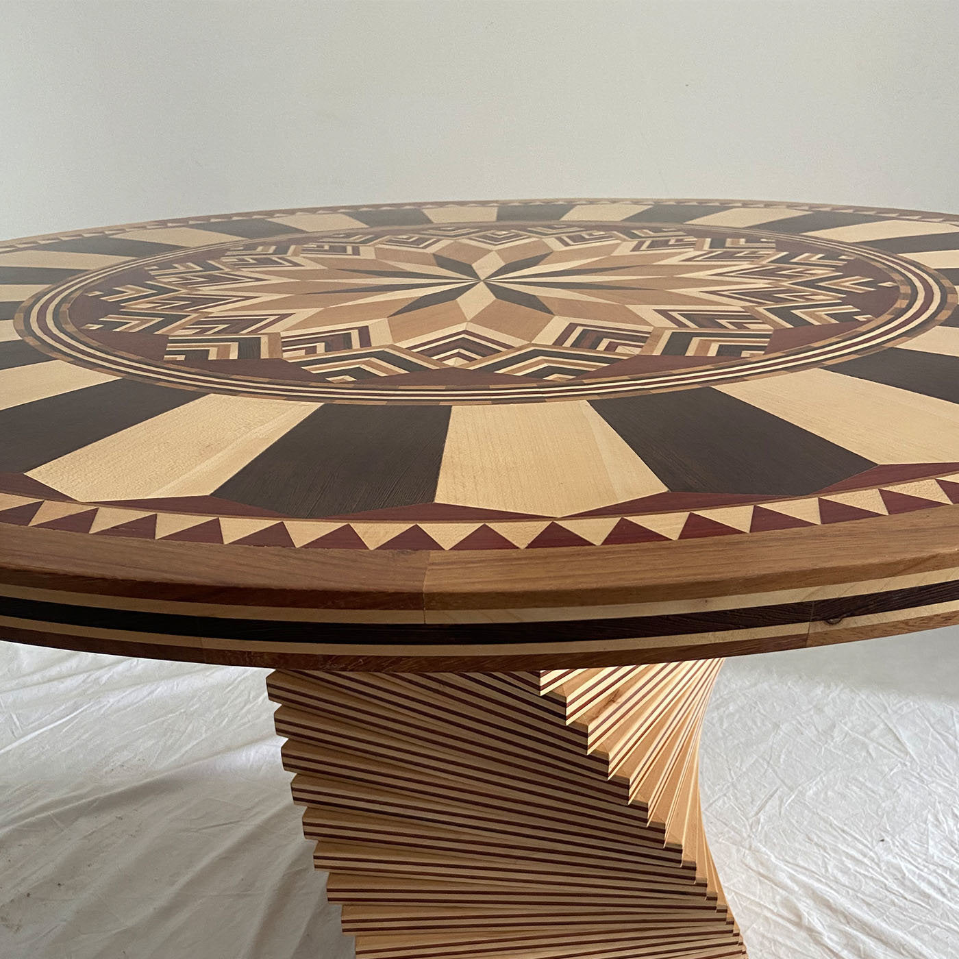 Fiore Round Dining Table - Alternative view 2