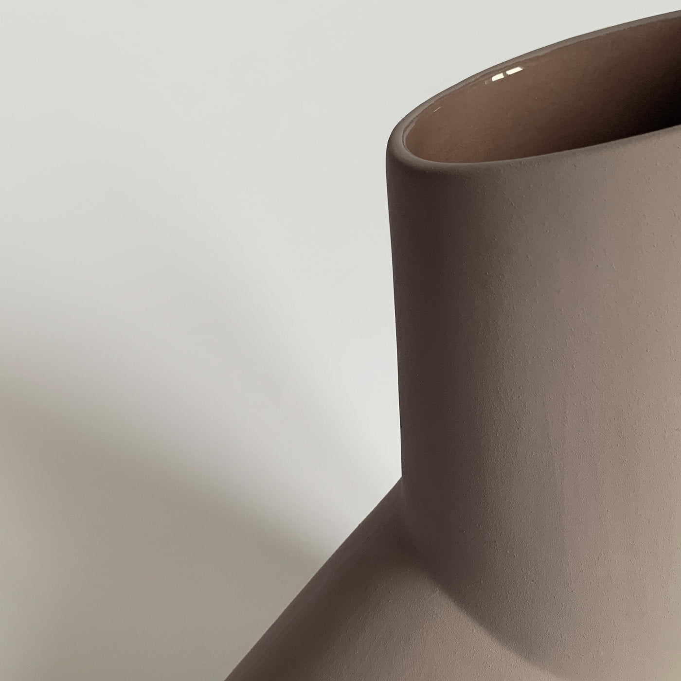 Menadi Chestnut Ceramic Vase - Alternative view 3