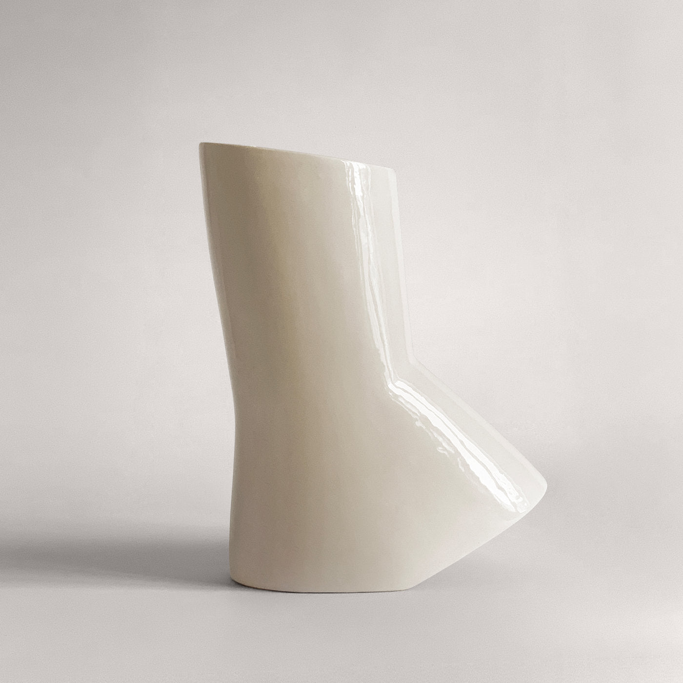 Menadi Ivory Ceramic Vase - Alternative view 1