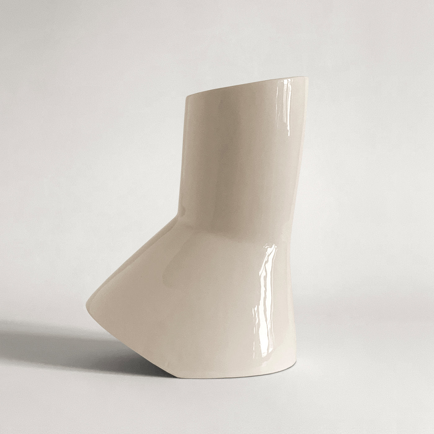 Menadi Ivory Ceramic Vase - Alternative view 2